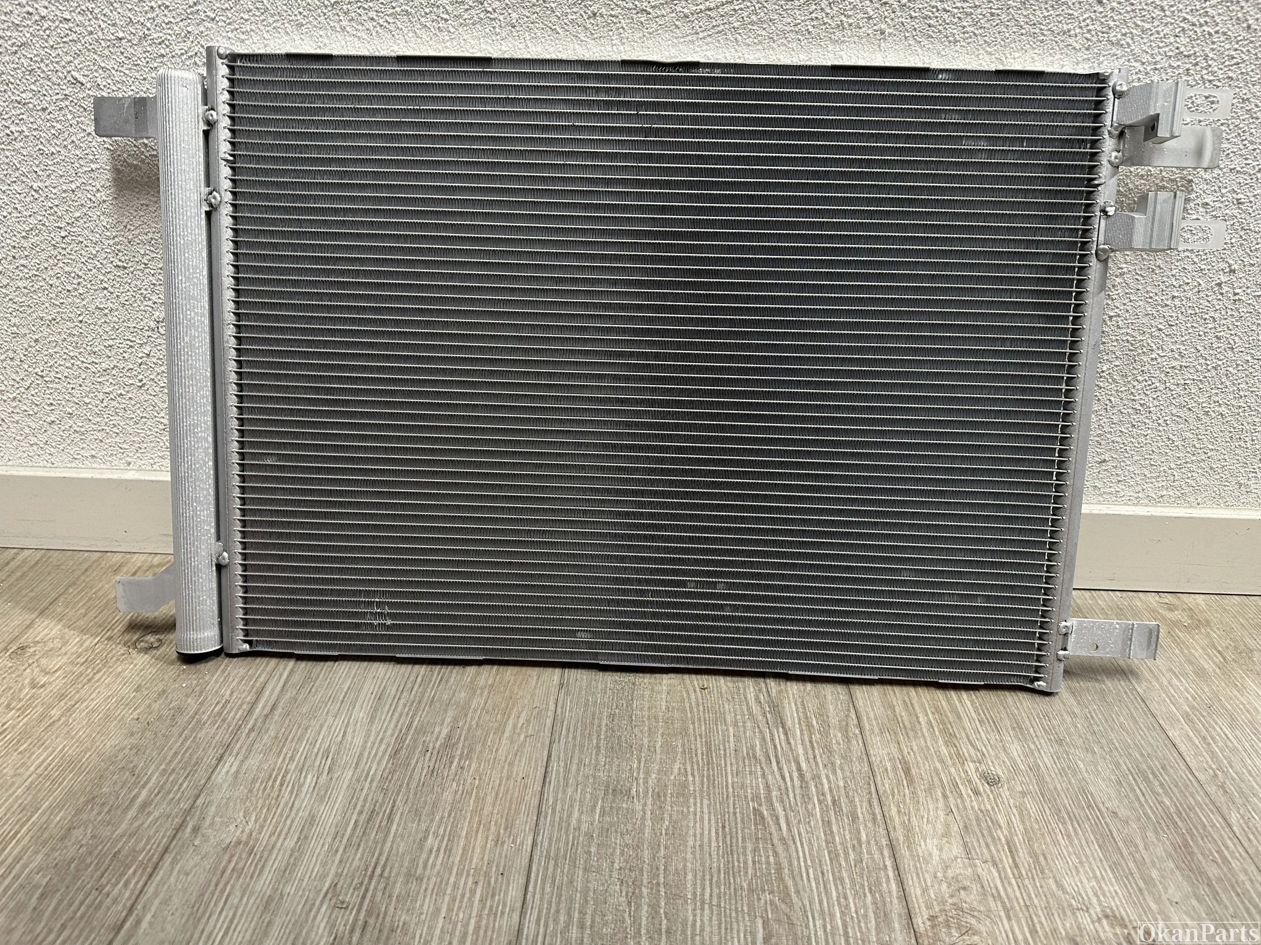 Volkswagen Seat Skoda Condensateur de climatisation 5Q0816411BH