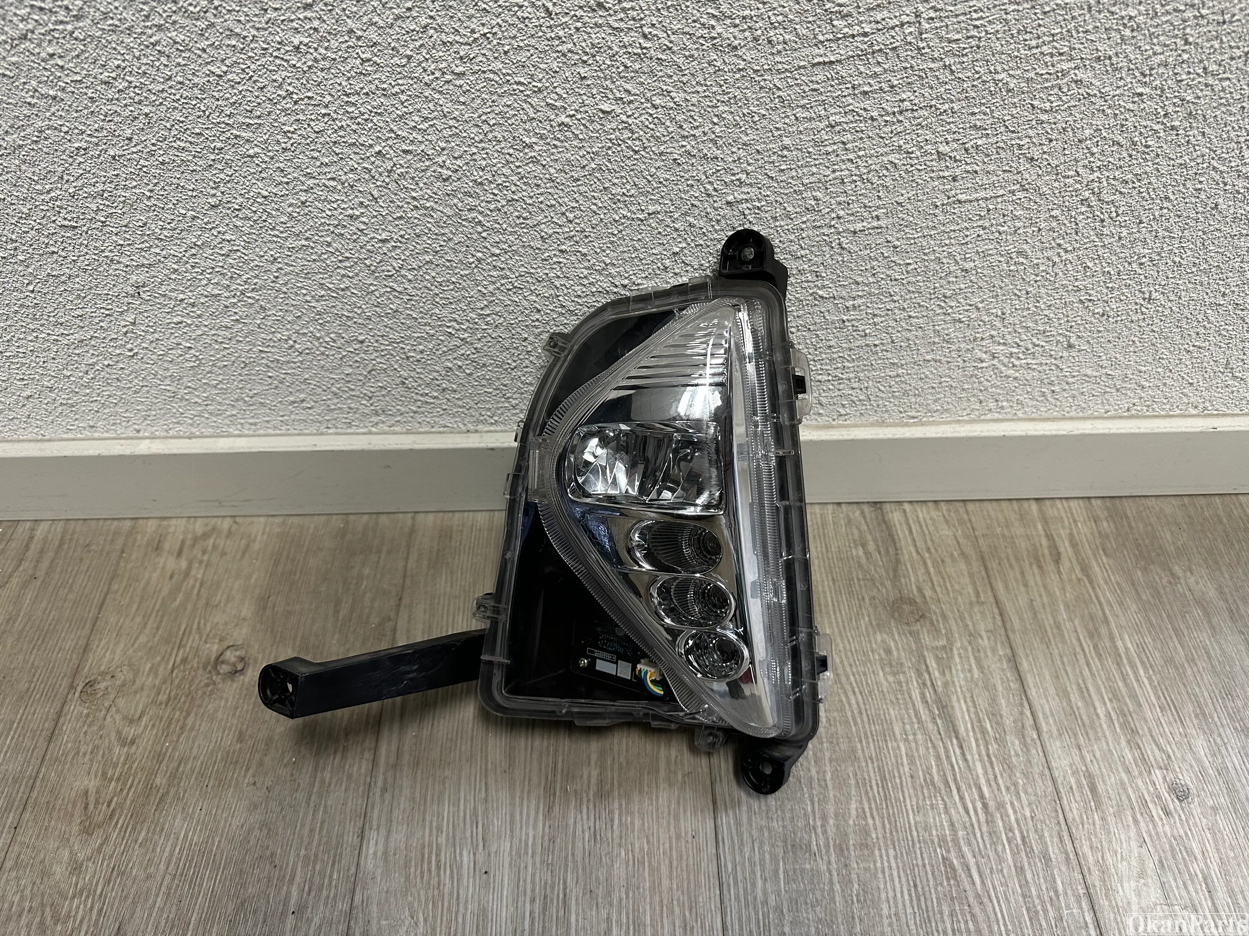 Phare antibrouillard gauche Toyota Prius XW50