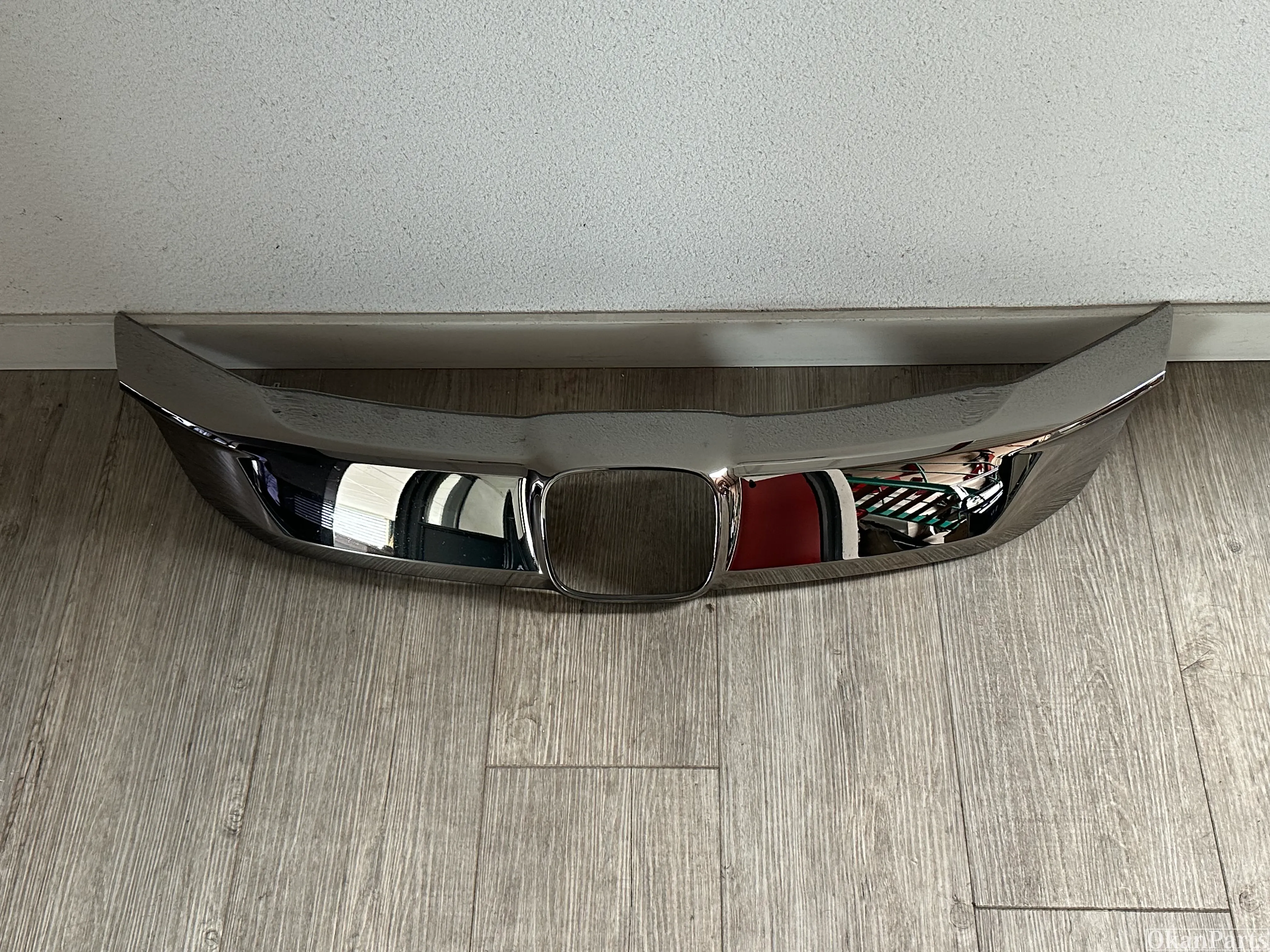 Honda CR-V Chrome Grille 71122-T7A-J01-M1