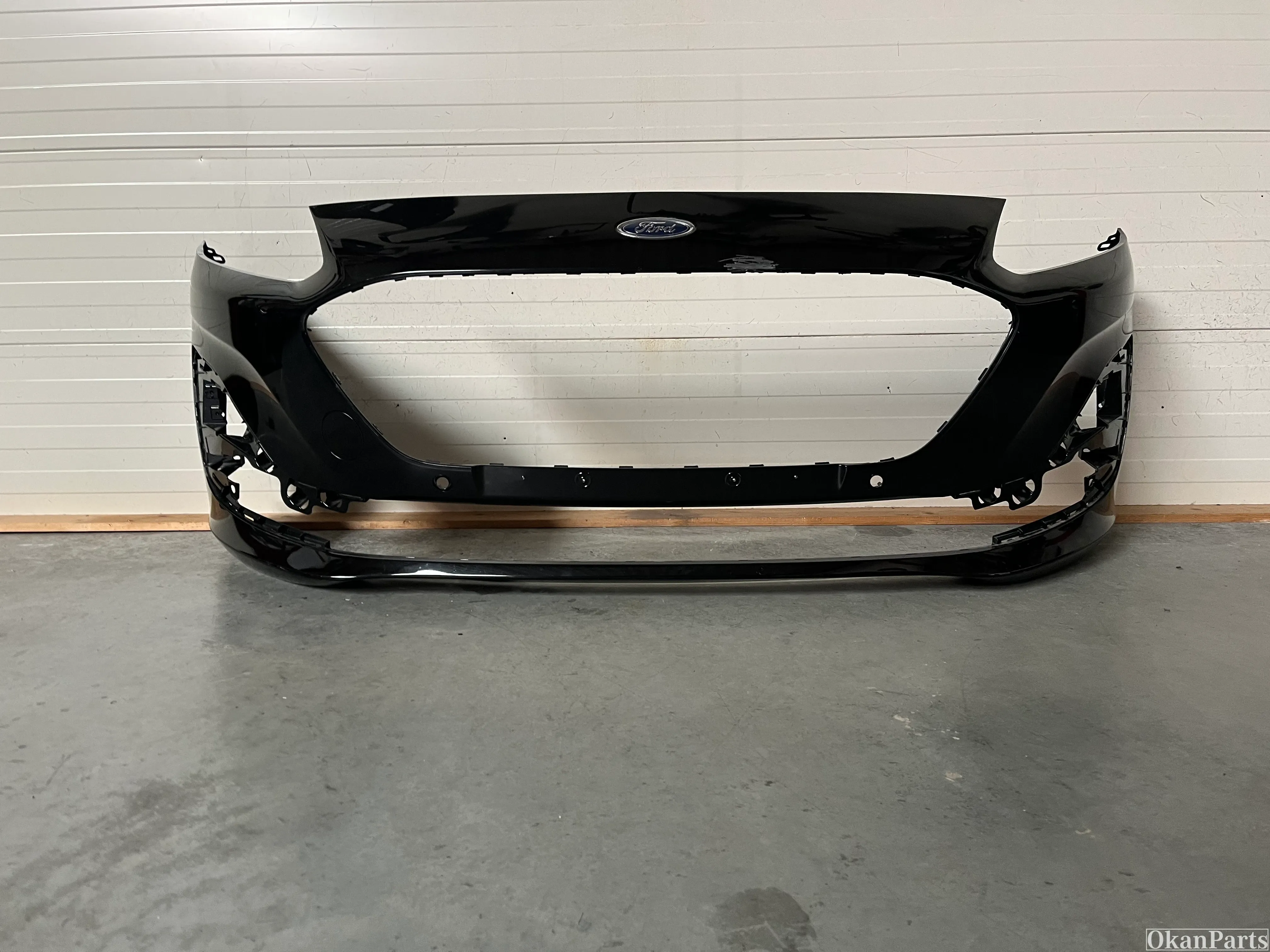 Ford Kuga Vignale voorbumper LV4B-17F003-Vv