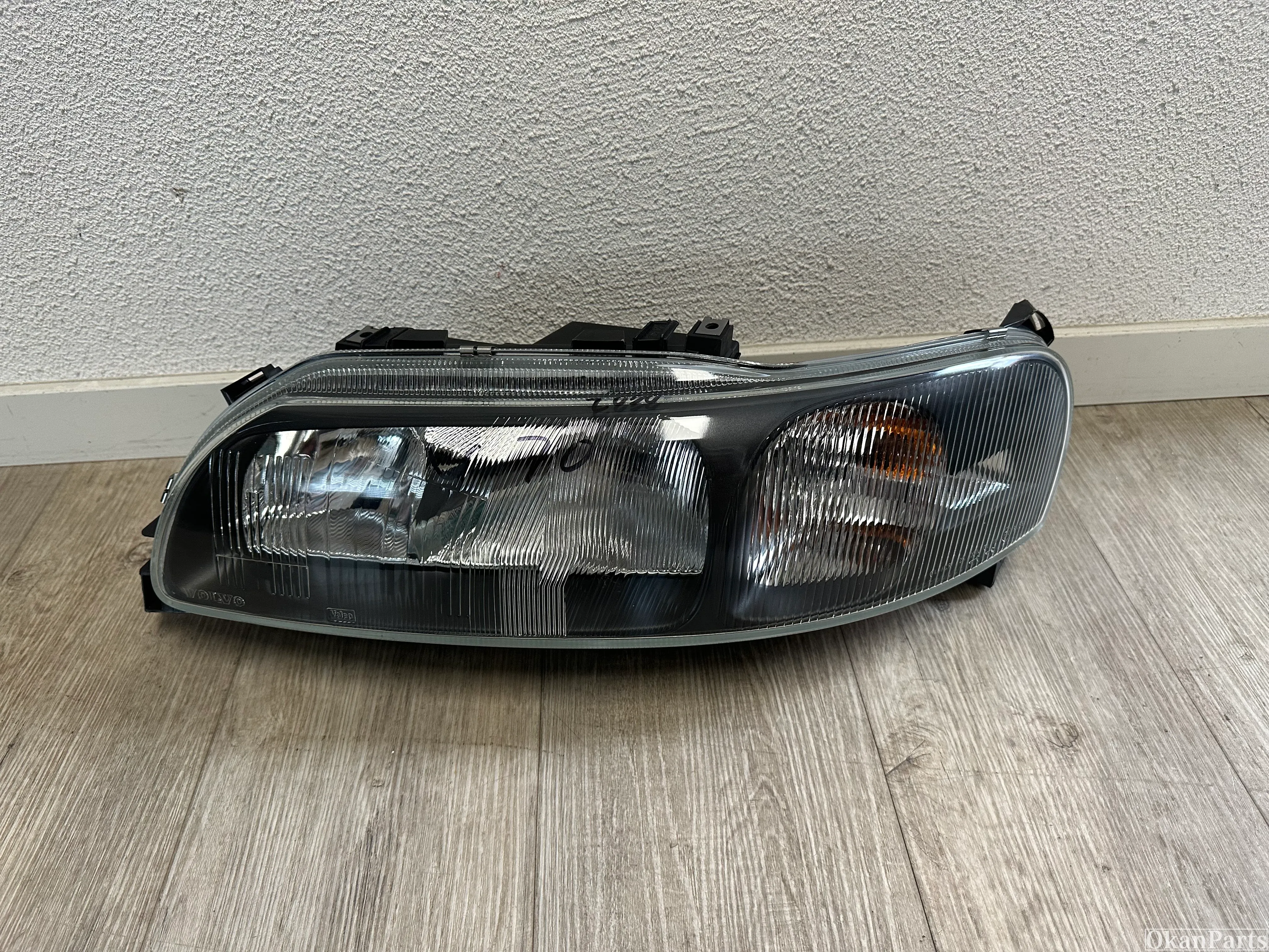 Volvo V70 II linker Scheinwerfer links 89007907