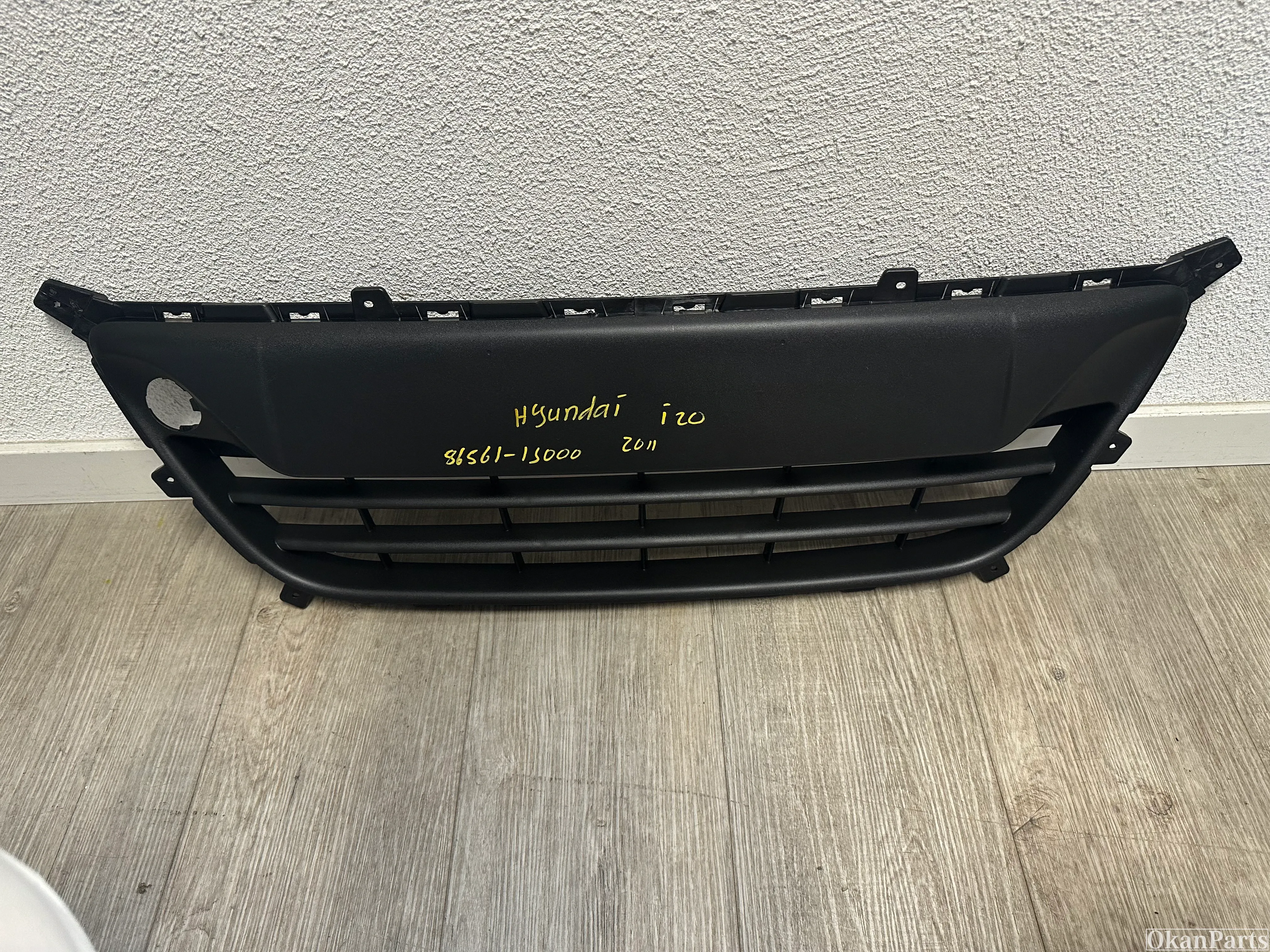 Hyundai i20 midden Grille 86561-1J000