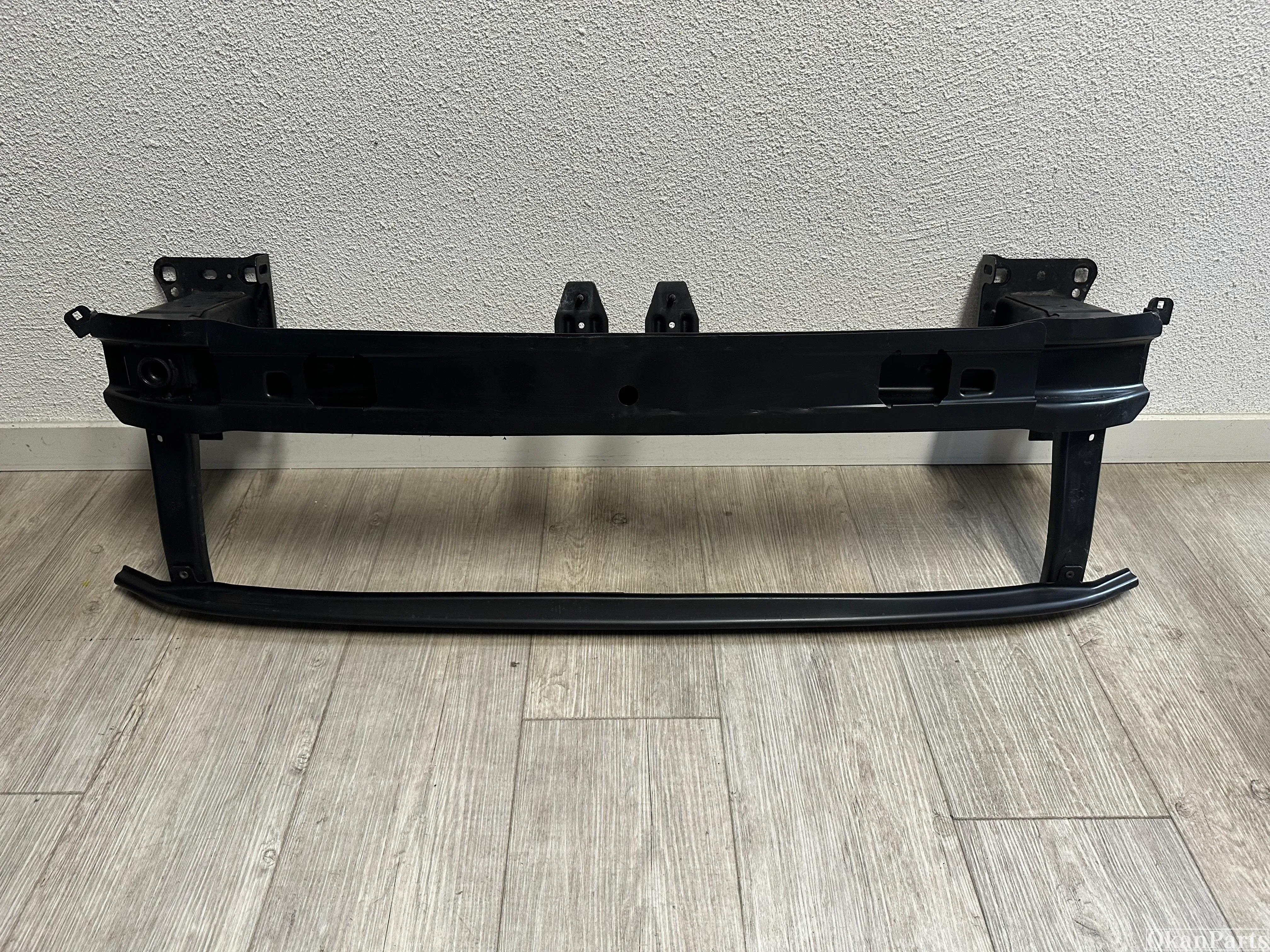 Volkswagen Passat 3G B8 front bumper bar