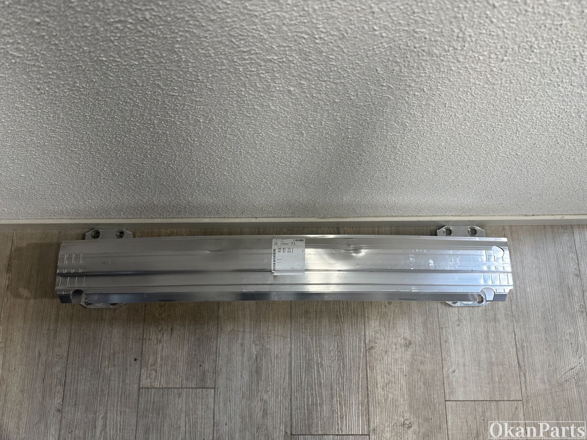 Audi E-Tron achter bumperbalk 4KE807309D 4KE807669E
