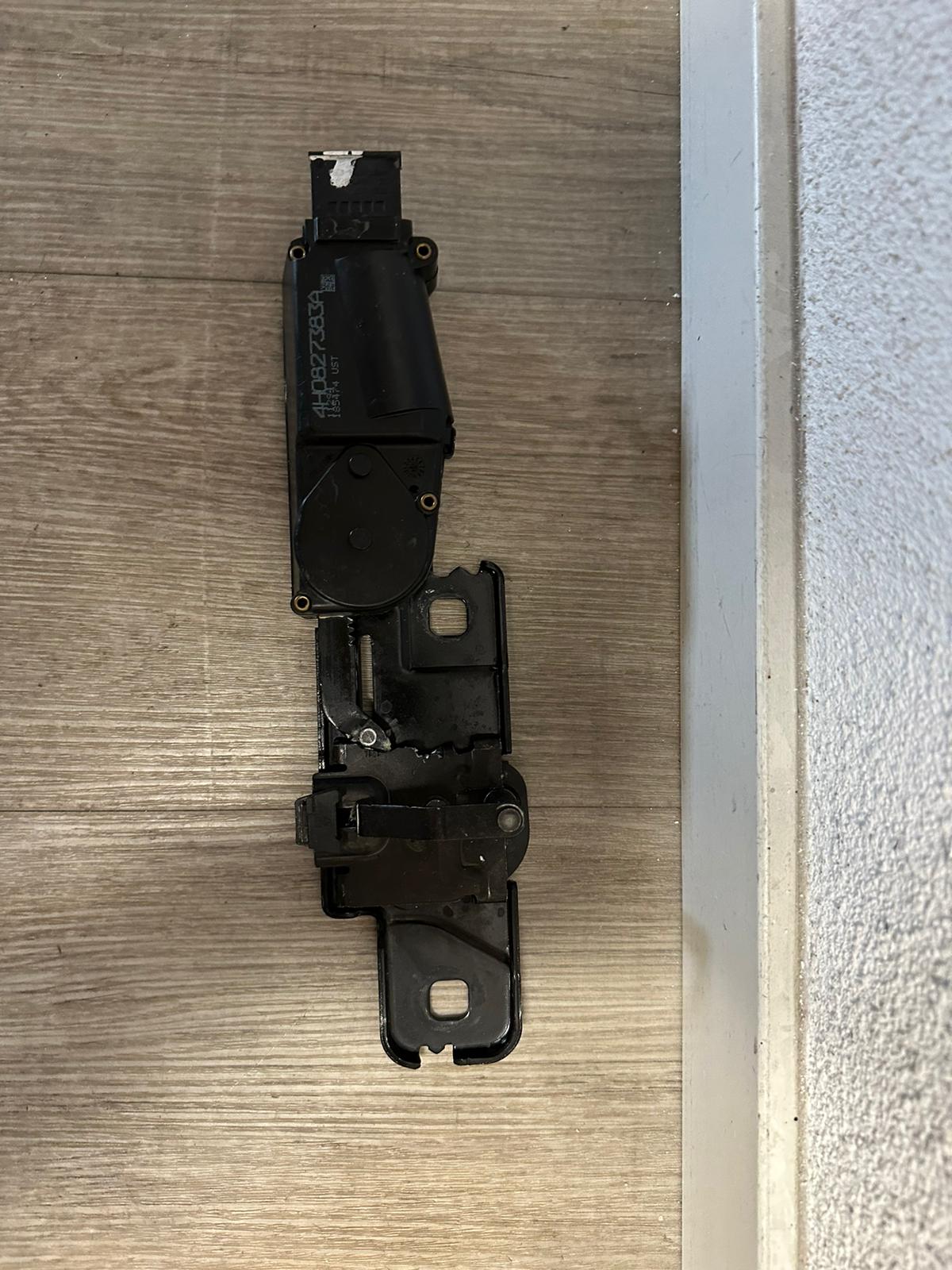 Audi A6 A7 A8 achtterklep slot 4H0827383A