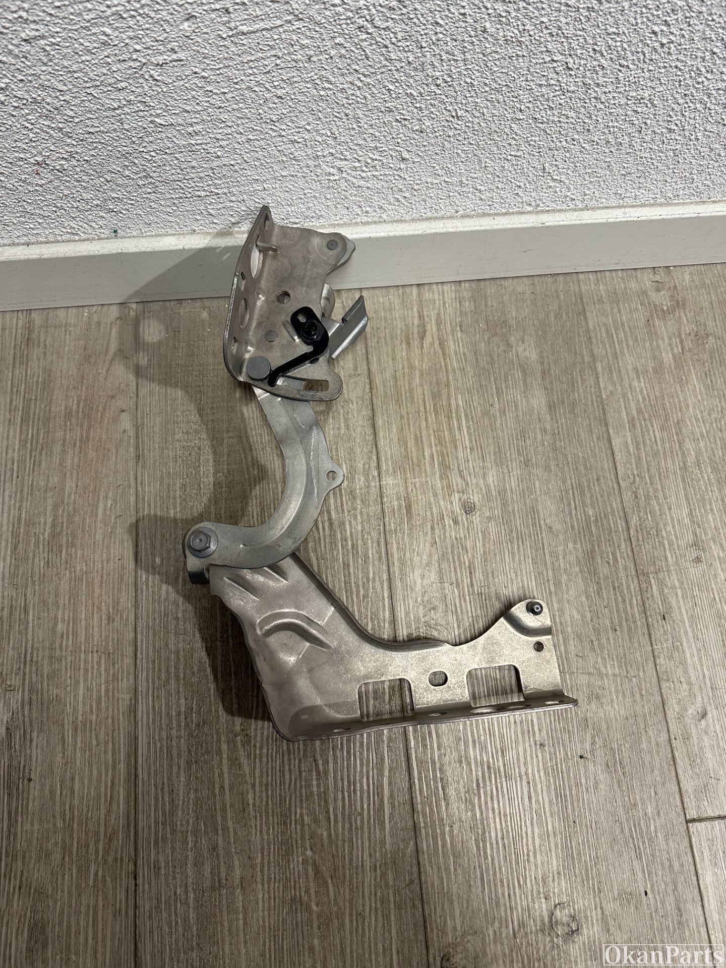 Mercedes E-klasse W213 Linker Motorkap Scharnier A2138800128