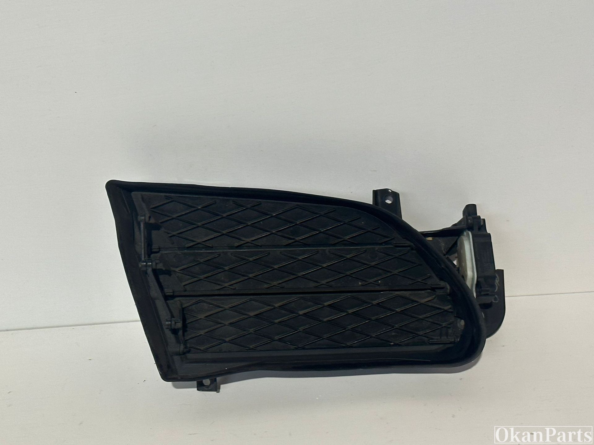 Tesla Model S left air guide 1007268-00-D