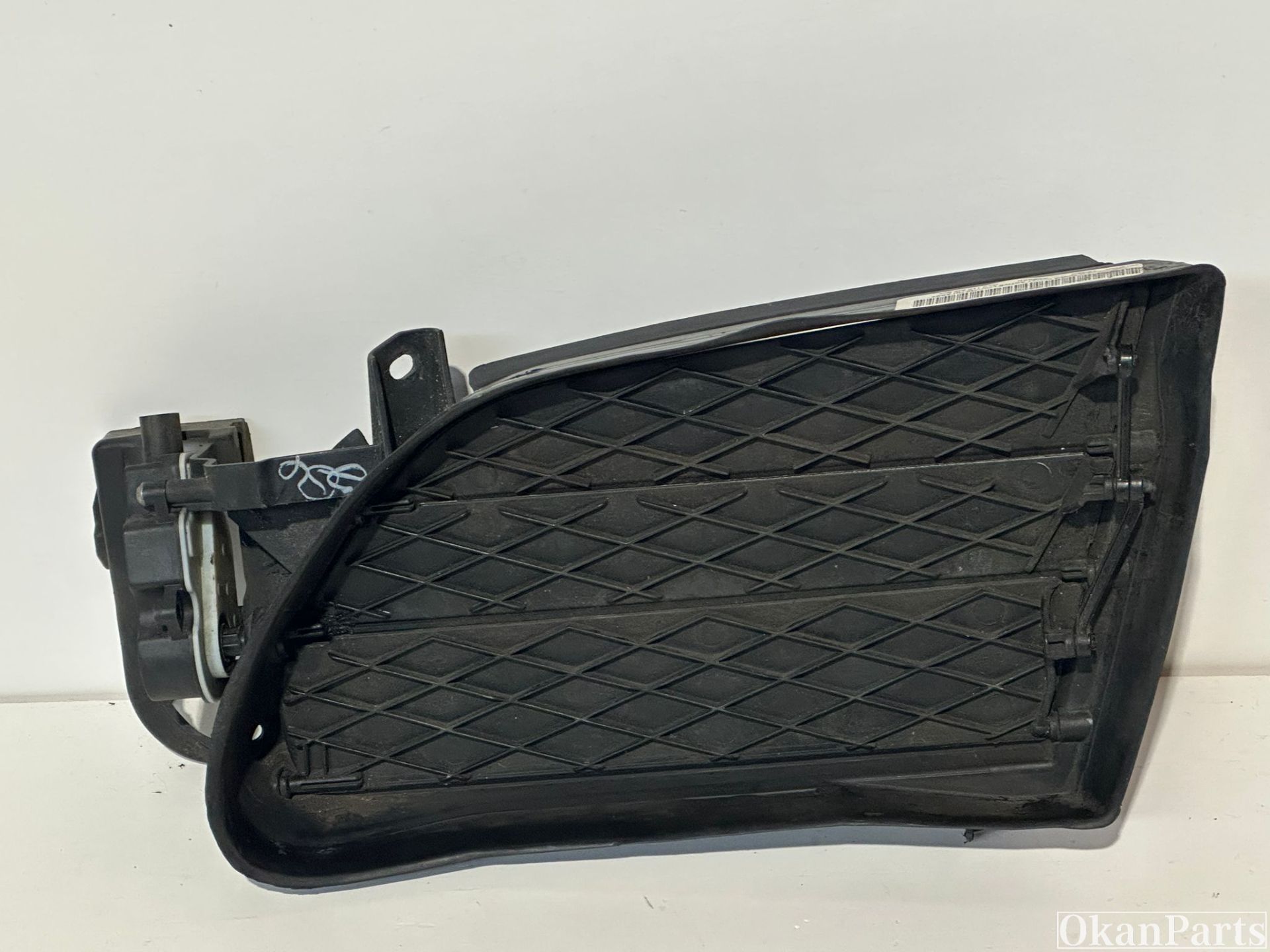 Tesla Model S right air guide right 1007269-00-D