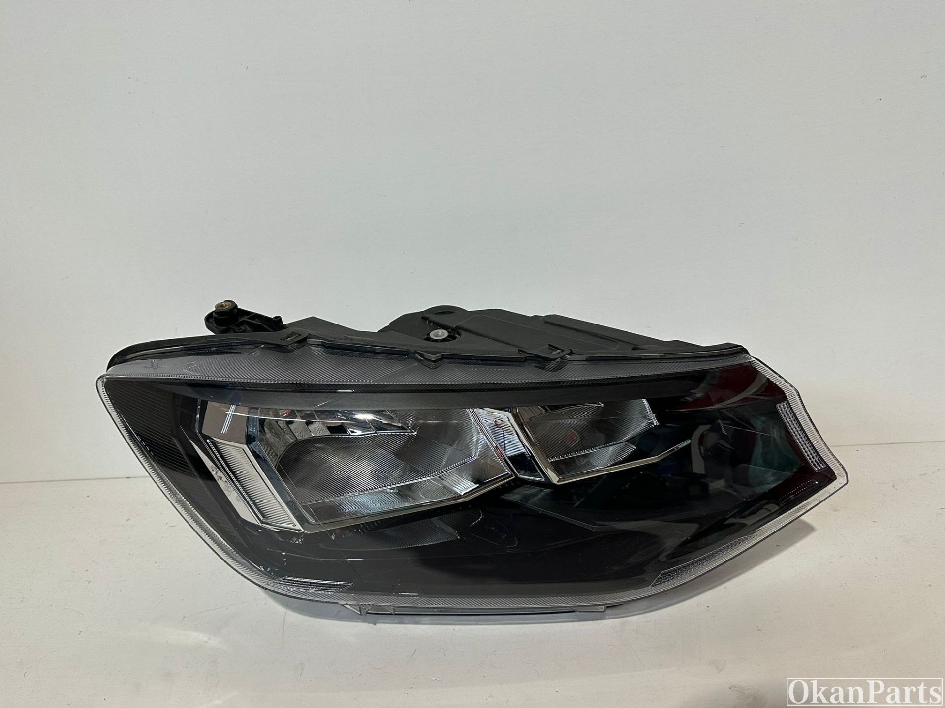 Volkswagen Caddy V right headlight right 2K8941006C