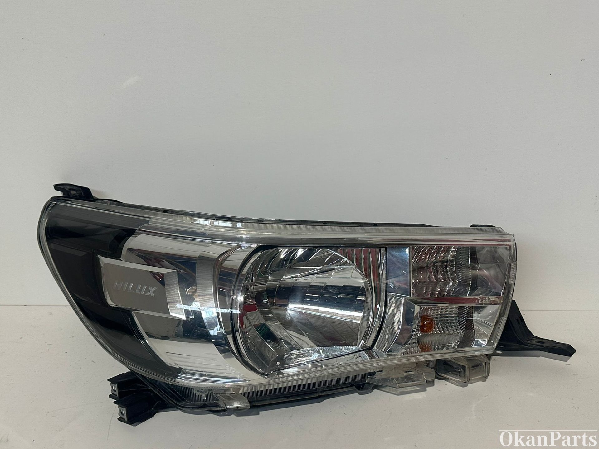 Toyota Hilux phare droit droit
