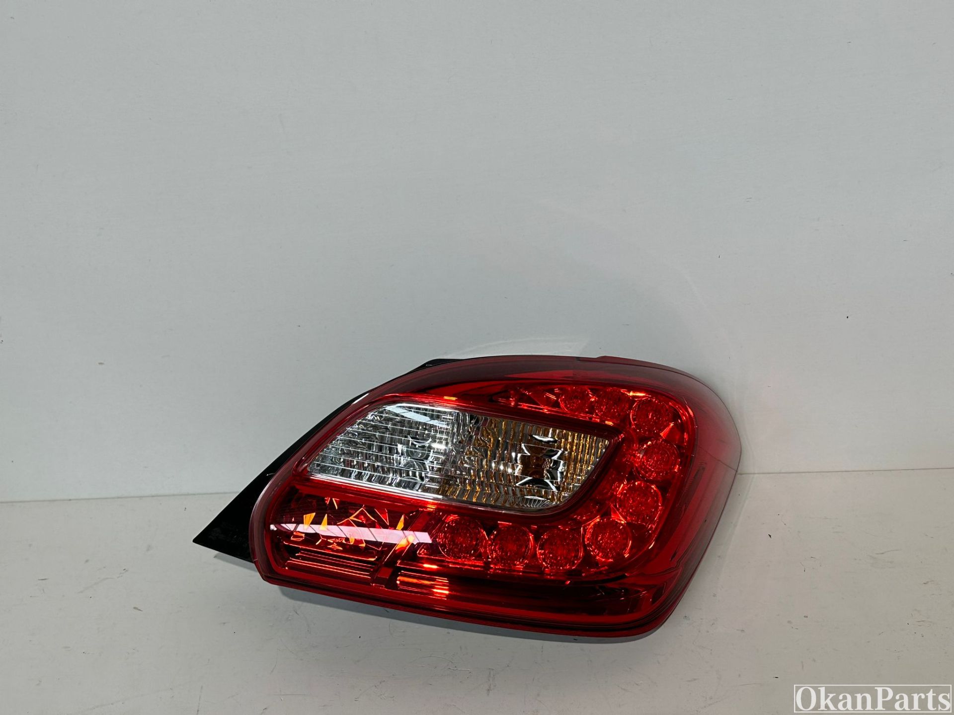 Mitsubishi Space Star LED achterlicht rechts 8330B020
