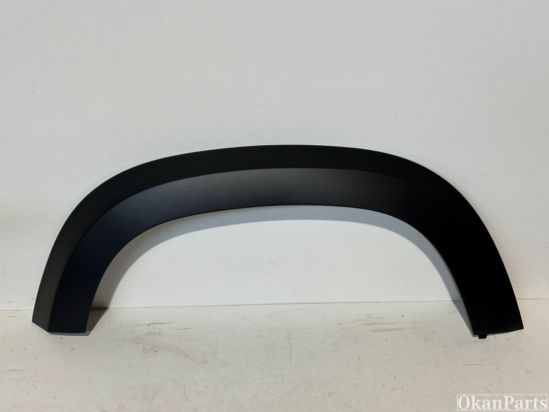 Land Rover Defender L663 voor wielrand links L8BM-16A075-AB