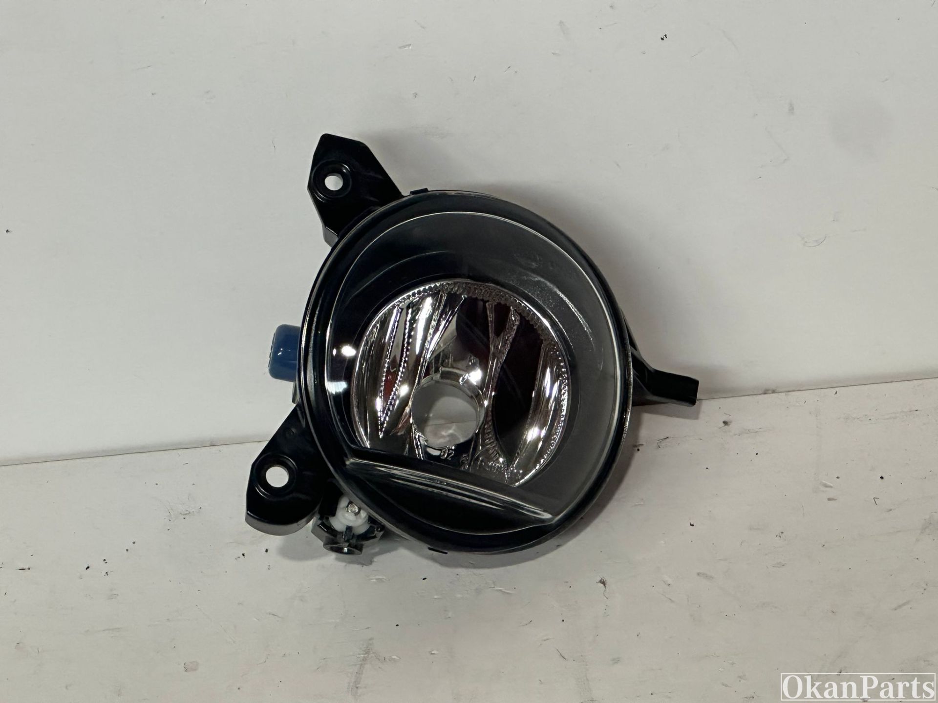 Toyota Corolla Verso feu antibrouillard gauche 81220-0F010