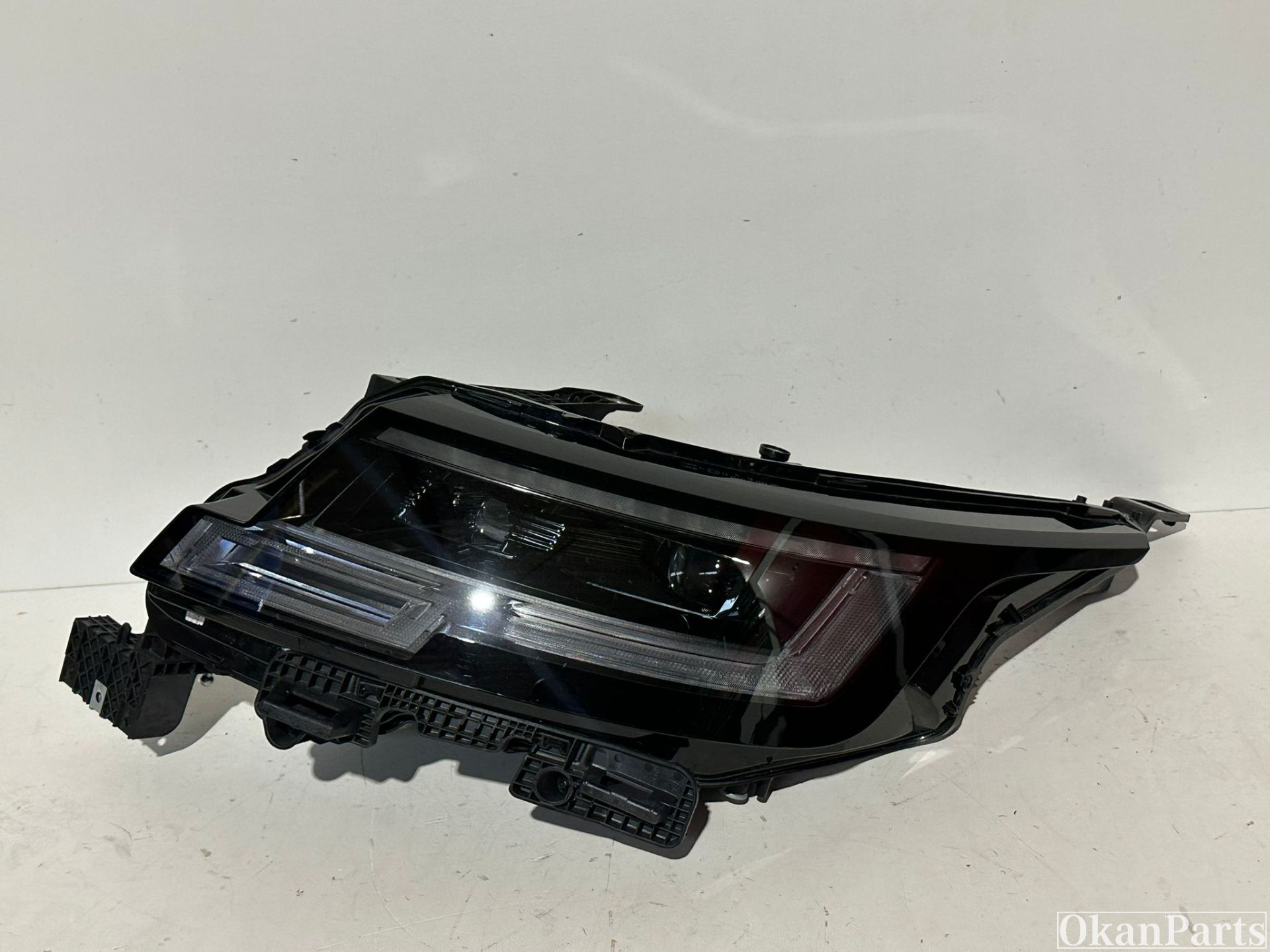 Range Rover Vogue L460 LED koplamp links M8E2-13W030-HN