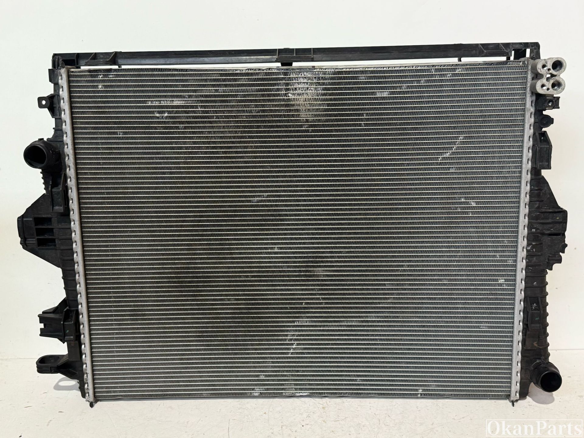 Volkswagen Touareg Porsche Cayenne Radiator 7P0121253A