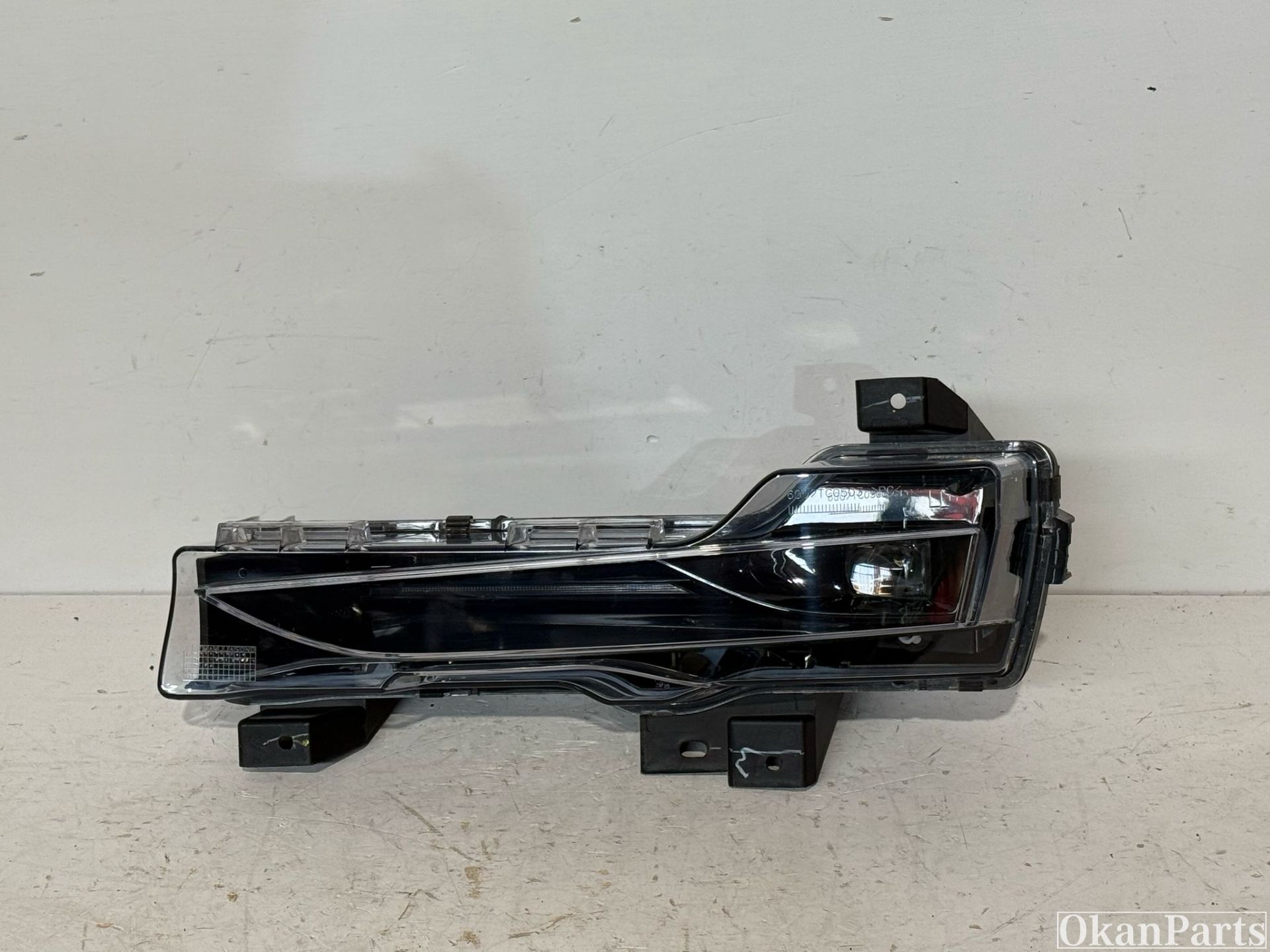 Feu antibrouillard LED gauche pour Tesla Model 3 1077395