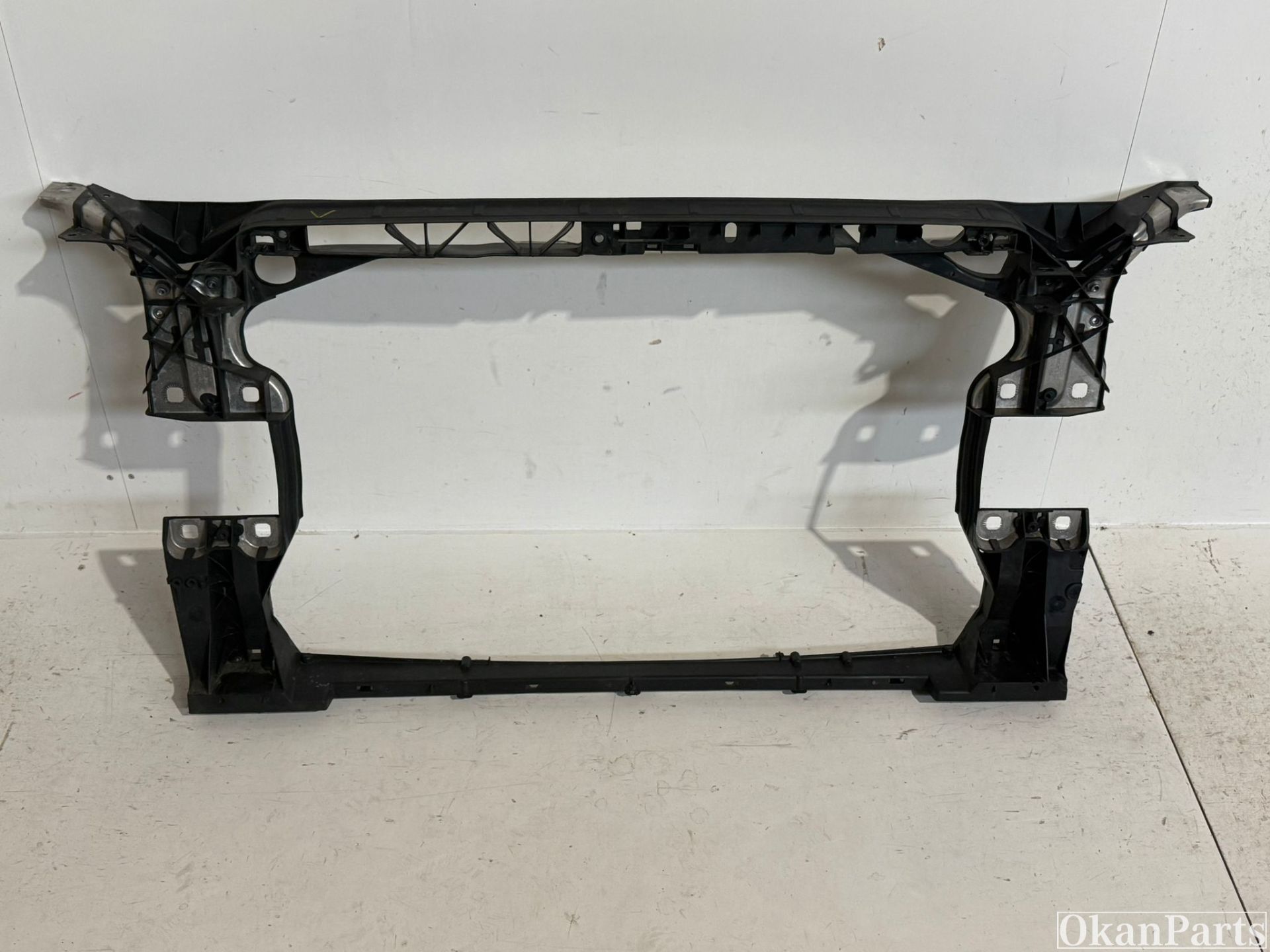 Audi A4 8W front 8W0805594