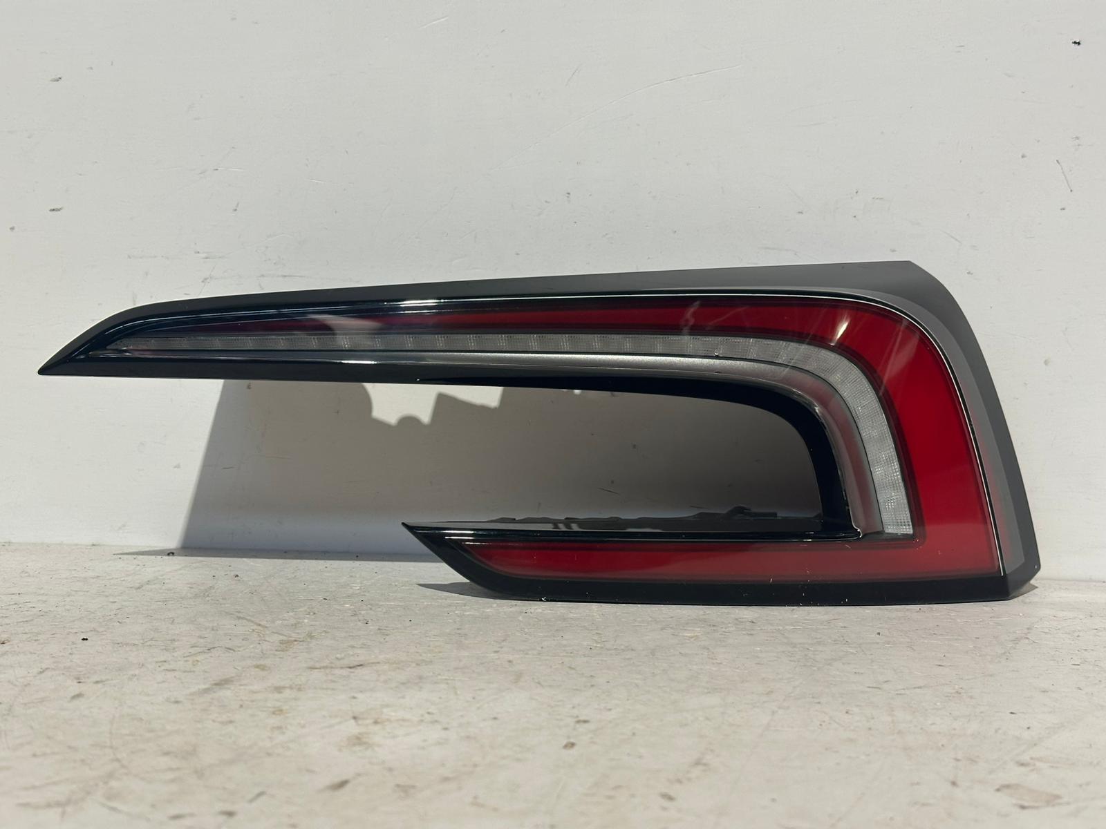 Tesla Model 3 LED rechter achterlicht rechts 1691500-00-F