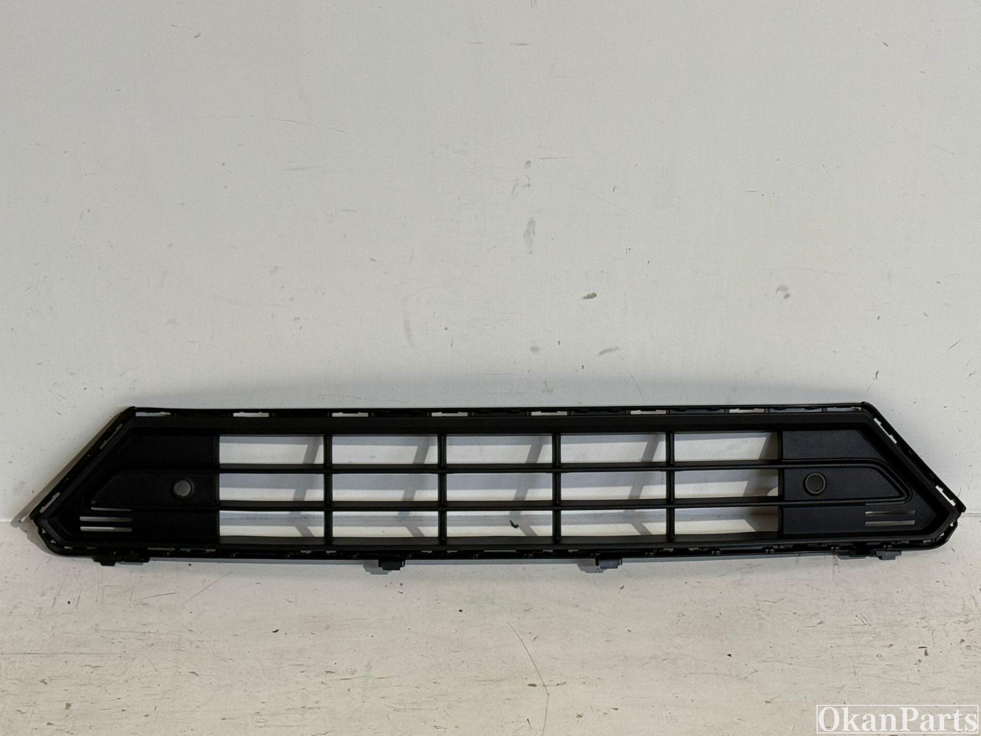 Volvo XC40 Facelift Under Grille 32136098