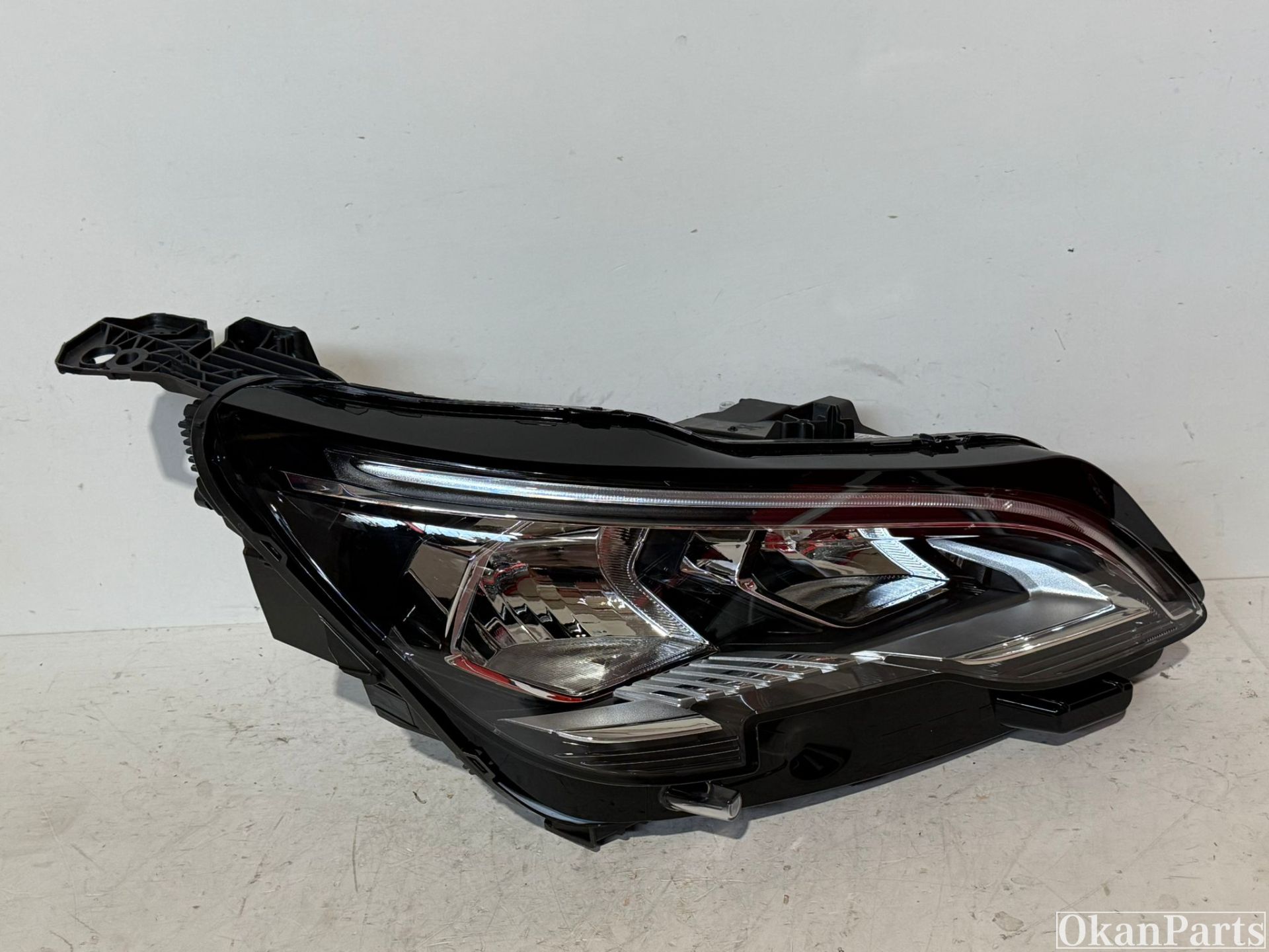 Peugeot 3008 5008 II LED Scheinwerfer rechts 9810478080