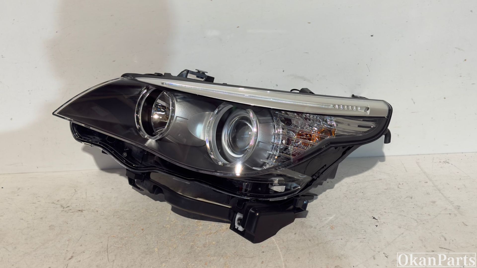 BMW 5-serie E60 E61 linker koplamp links 63127177728 (Hella)