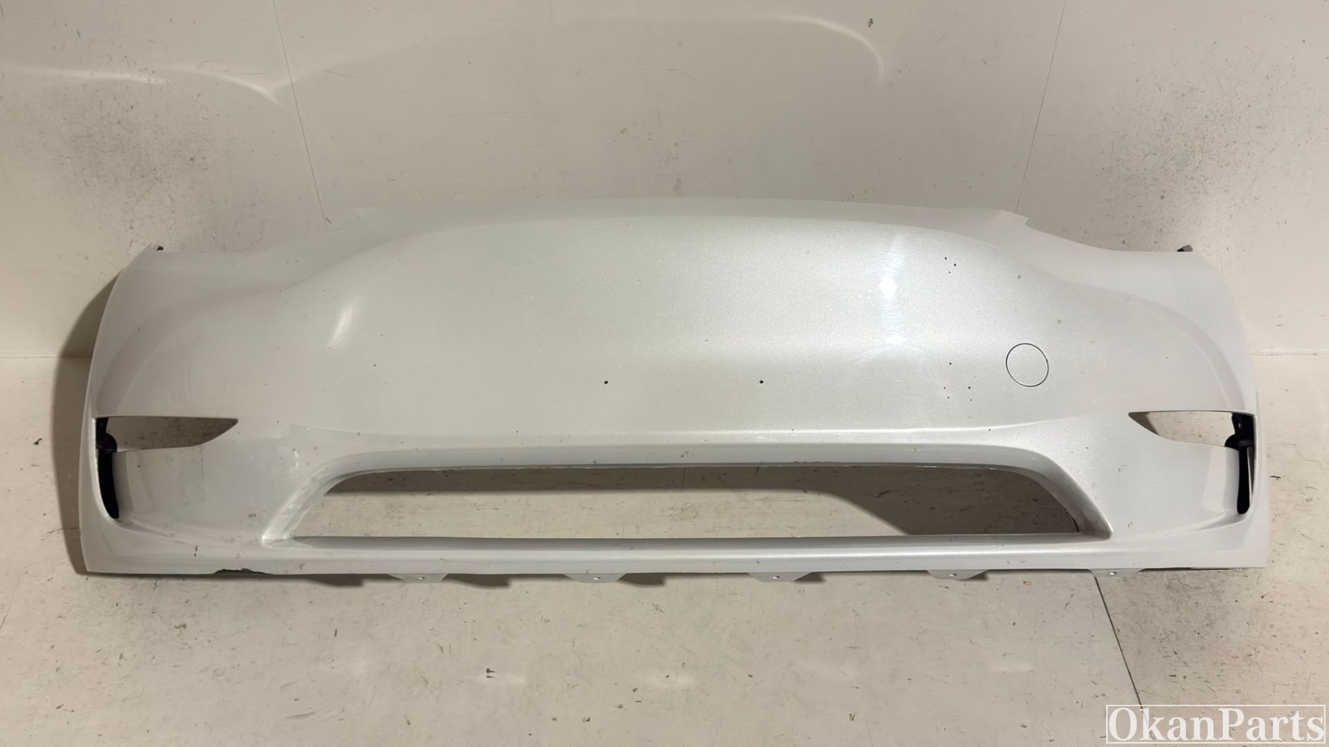 Frontstoßstange des Tesla Model Y