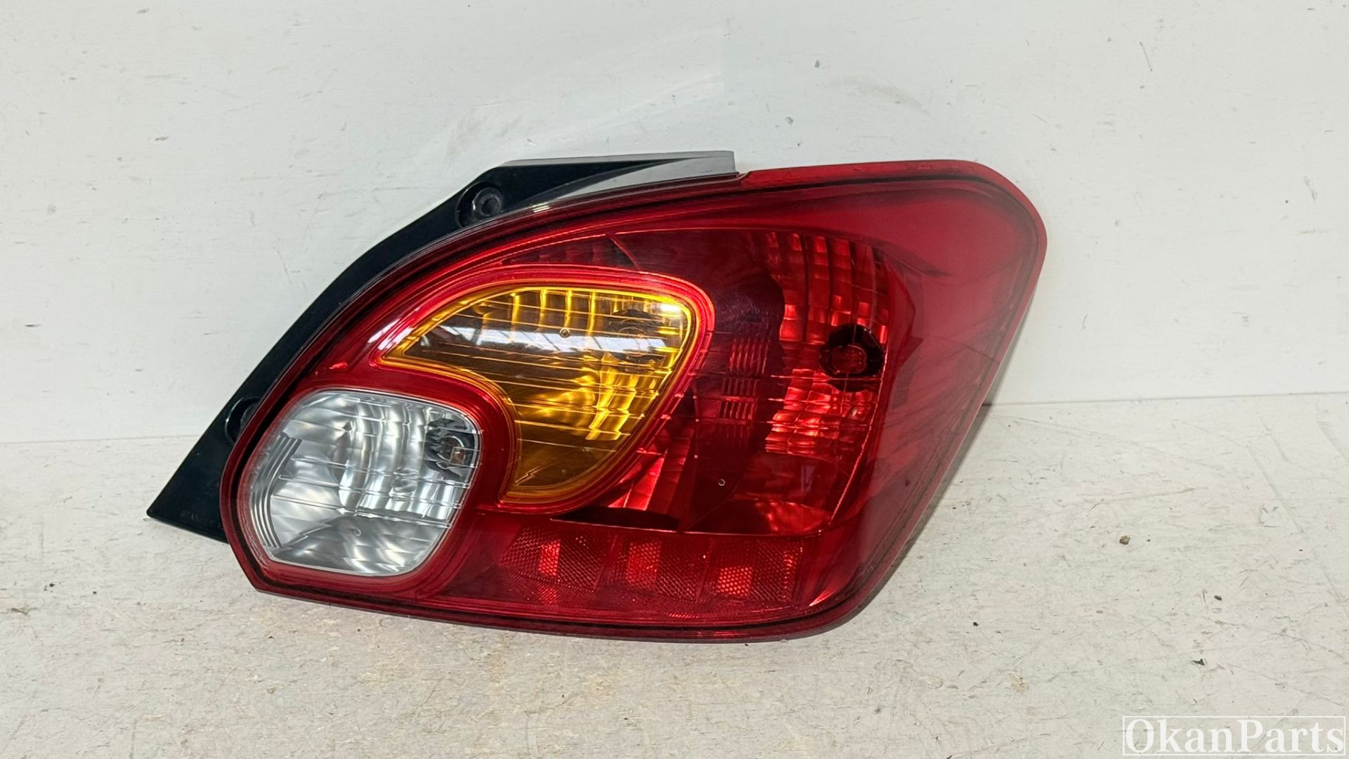 Mitsubishi Space Star rechter achterlicht rechts 8330A780