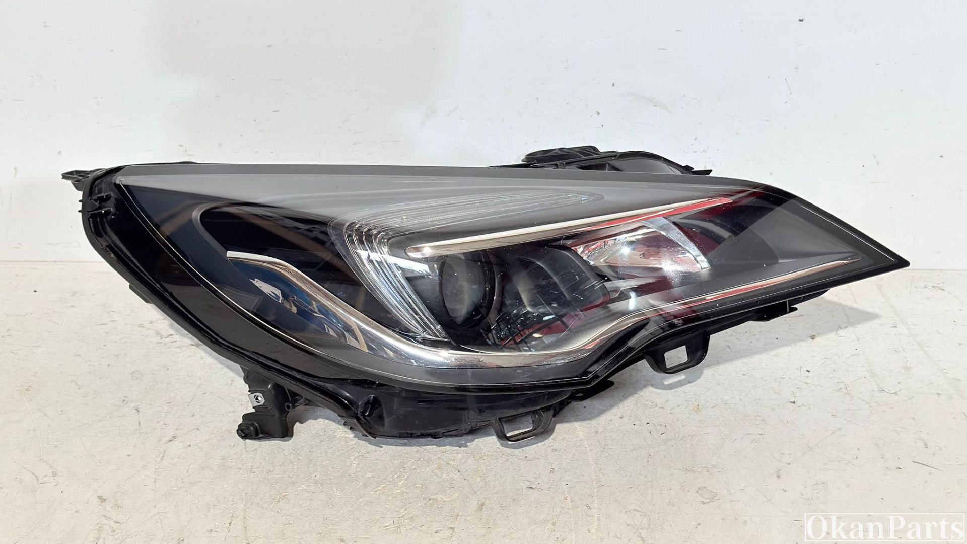Phare avant droit à LED Opel Astra K 39158006