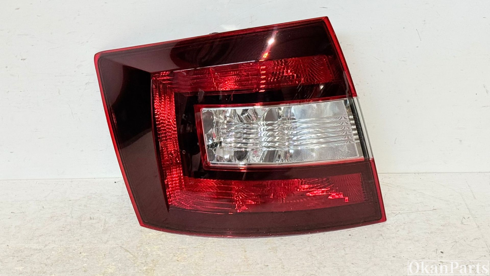 Skoda Rapid 5J linker achterlicht links 5JJ945111A