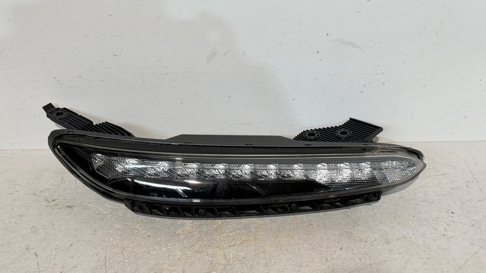 Feu de jour à LED droit pour Hyundai Kona 92208J9500