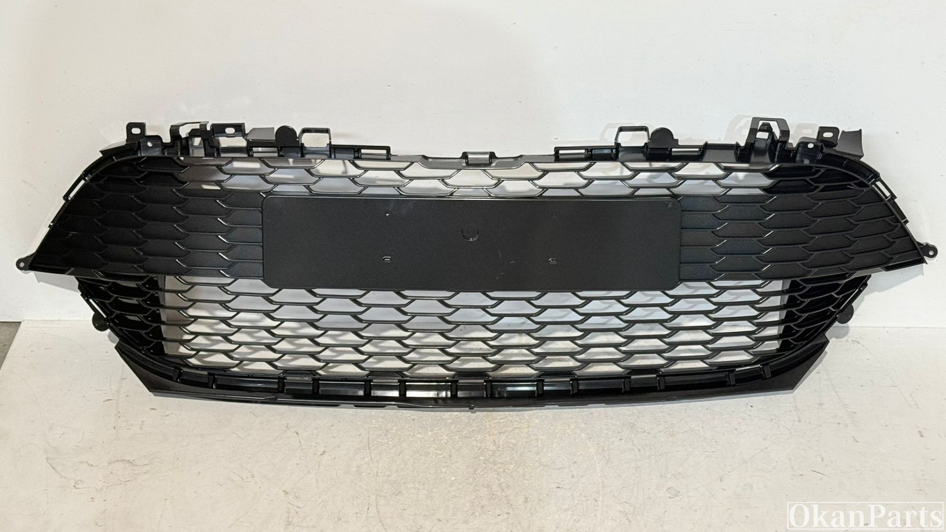 Toyota Corolla E21 Midden Grille 53112-02B10
