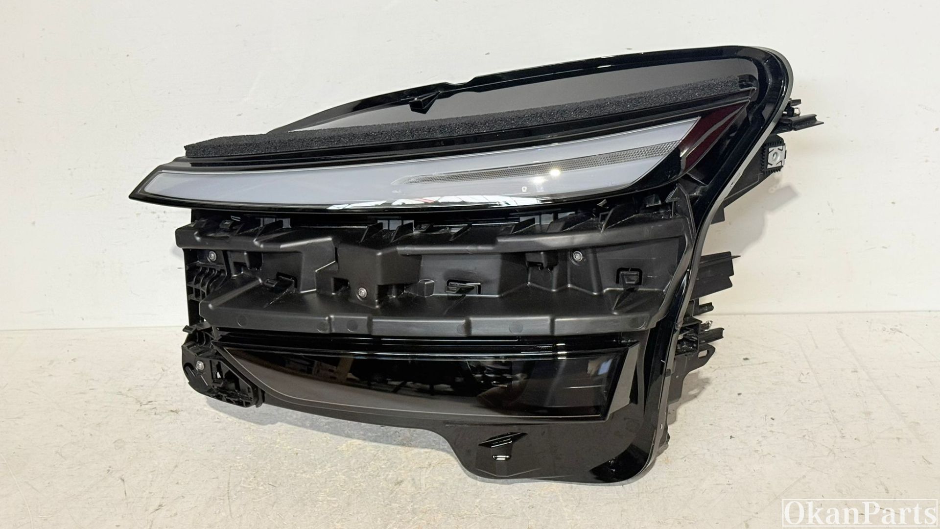Tesla Model Y Facelift LED-Linker-Koppelleuchte 1918350-00-D