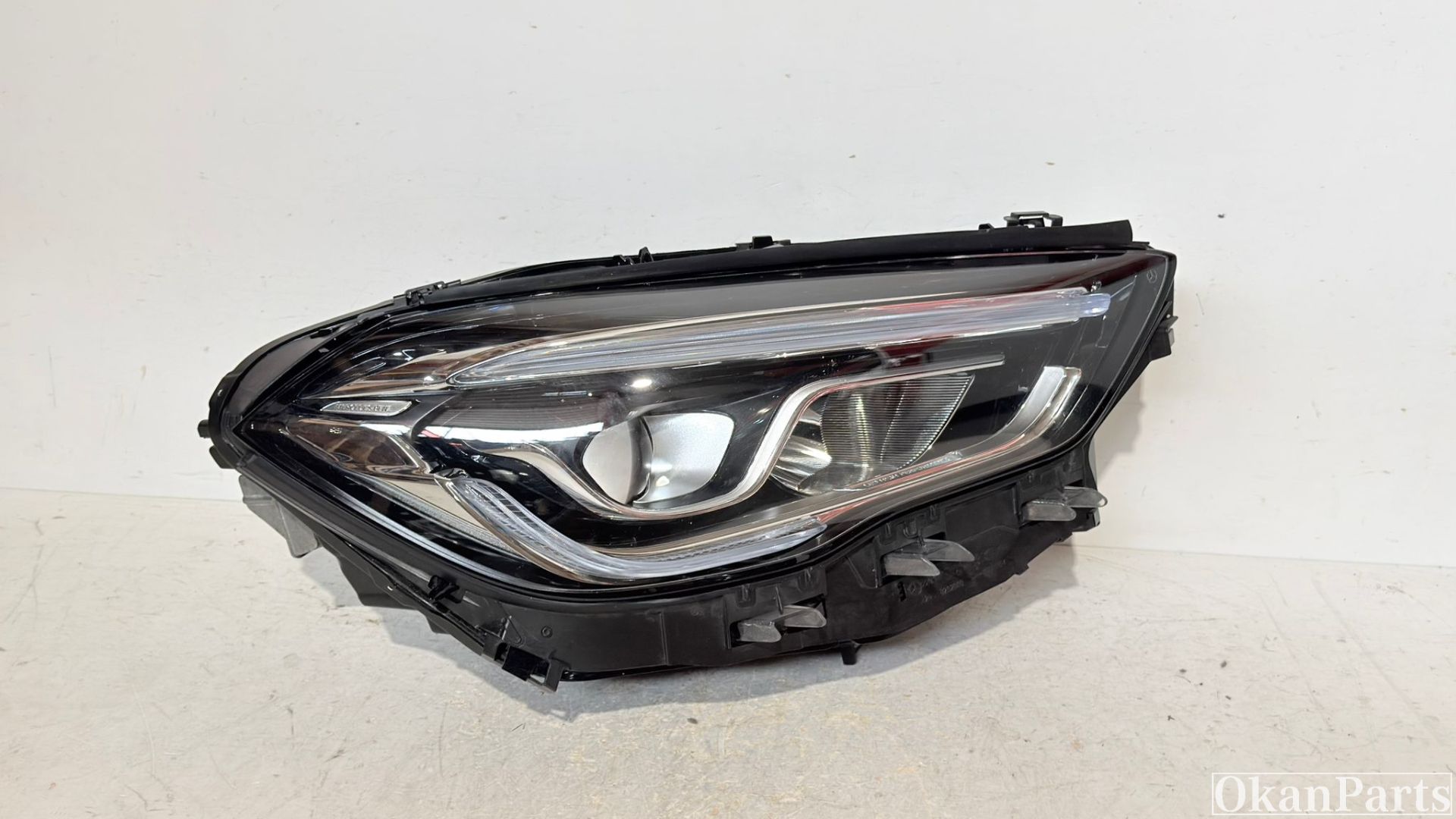 Phare droit à LED Mercedes GLA H247 A2479063605