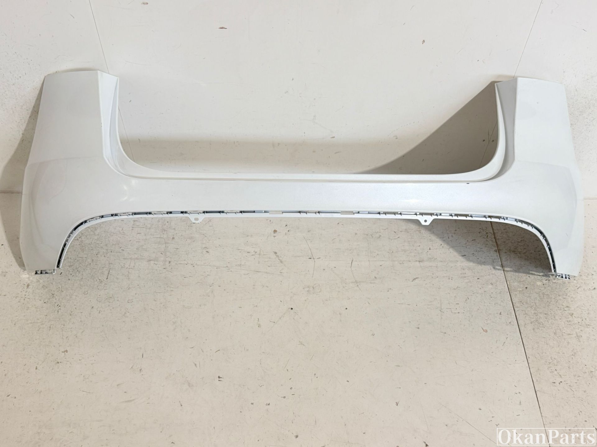 Heckstoßstange des Tesla Model Y