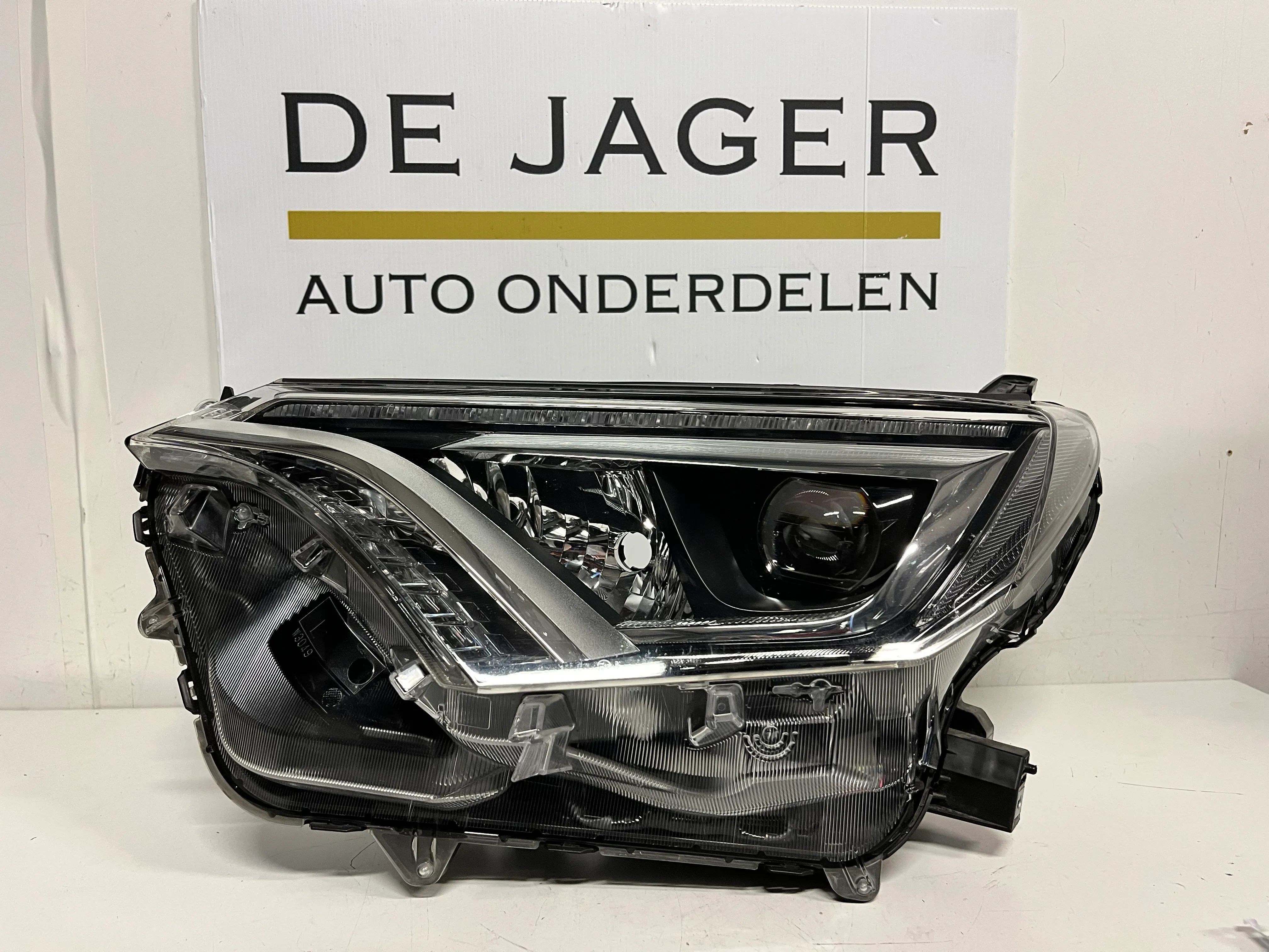 TOYOTA RAV4 RAV 4 FACELIFT KOPLAMP VOL LED LINKS