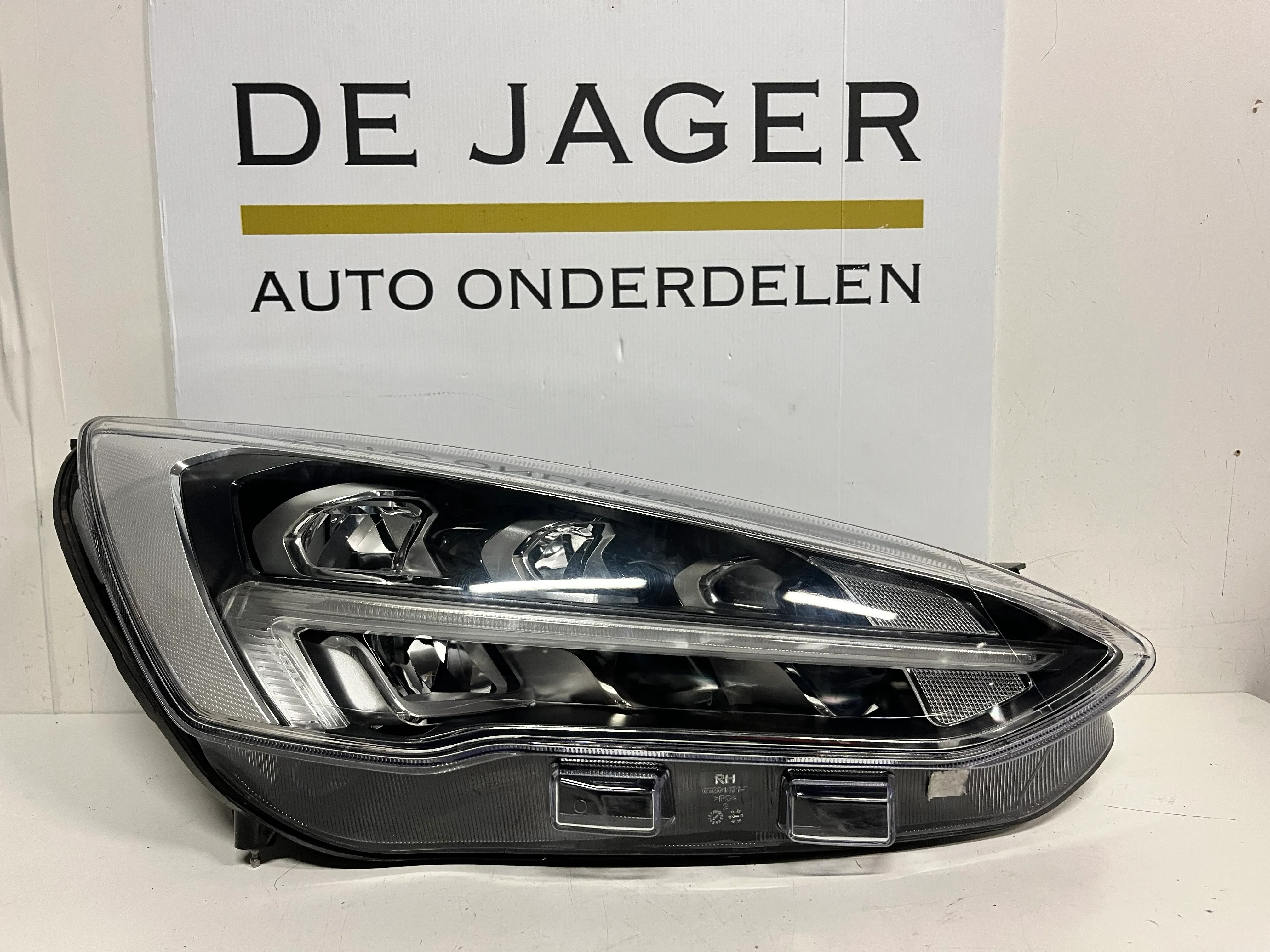 FORD FOCUS MK4 HEADLAMP RIGHT JX7B-13E014-AD 2018-