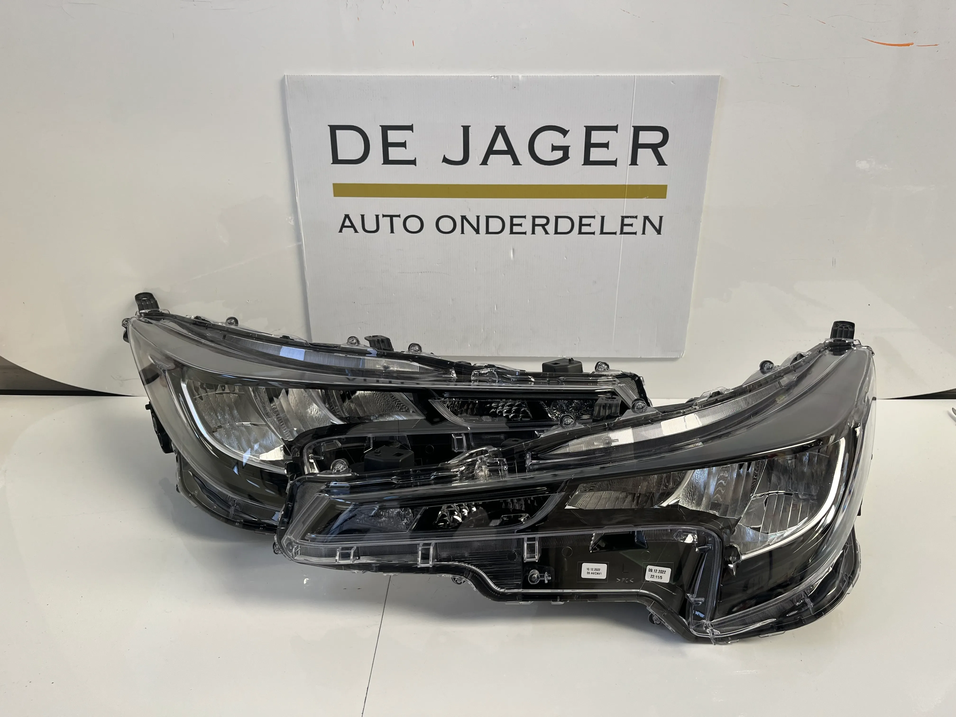 TOYOTA COROLLA E21 ENSEMBLE DE PHARES LED 81110-02S70 81150-02S60