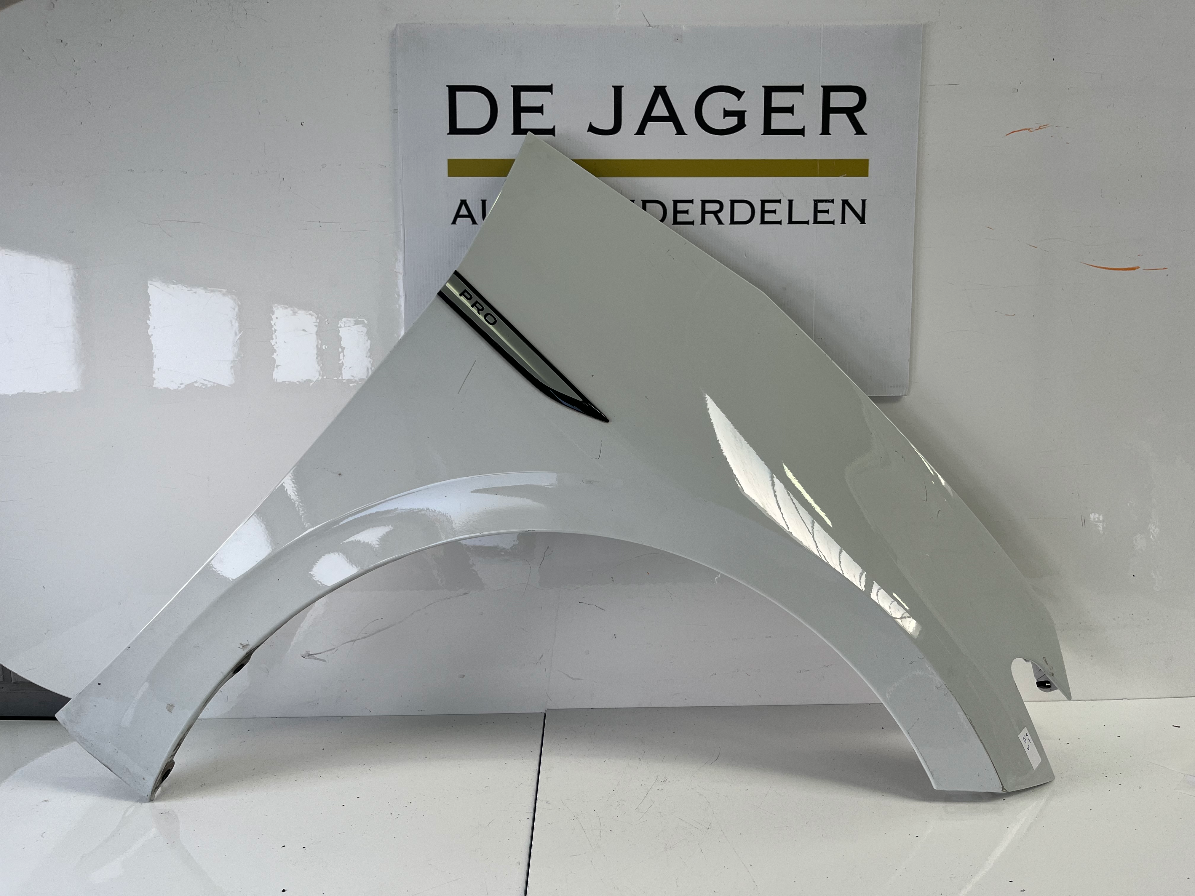 VW ID4 FRONT SHIELD SIDE SHIELD SIDE PANEL 11A821106