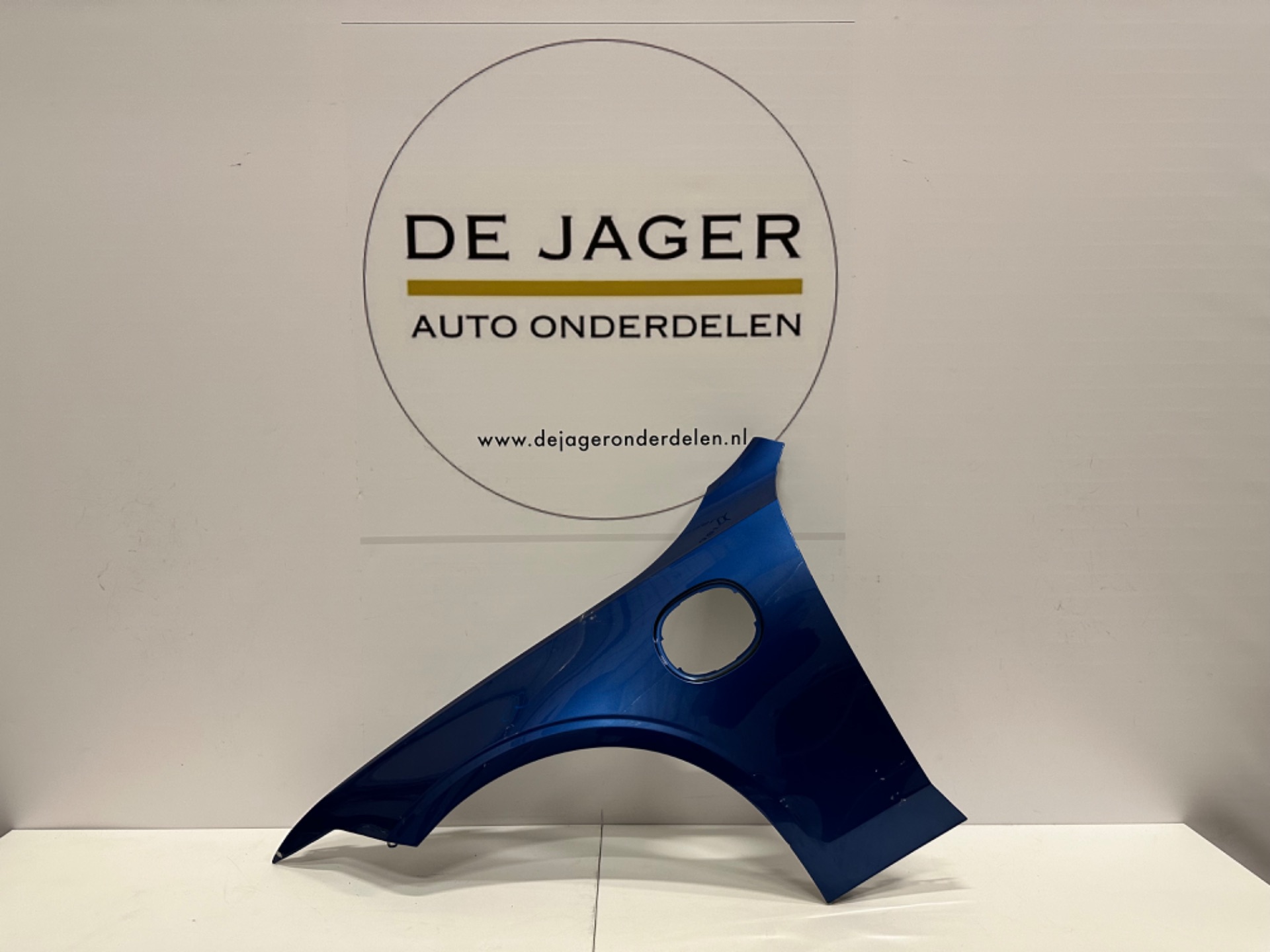 VOLVO XC90 HYBIRD FRONT GUARD MUDGUARD ORIGINAL 9203279