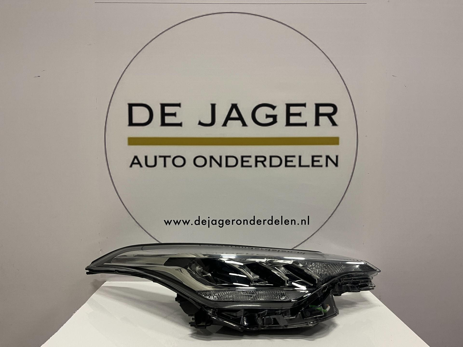 TOYOTA C-HR CH-R KOPLAMP VOL LED RECHTS 81110-F418000