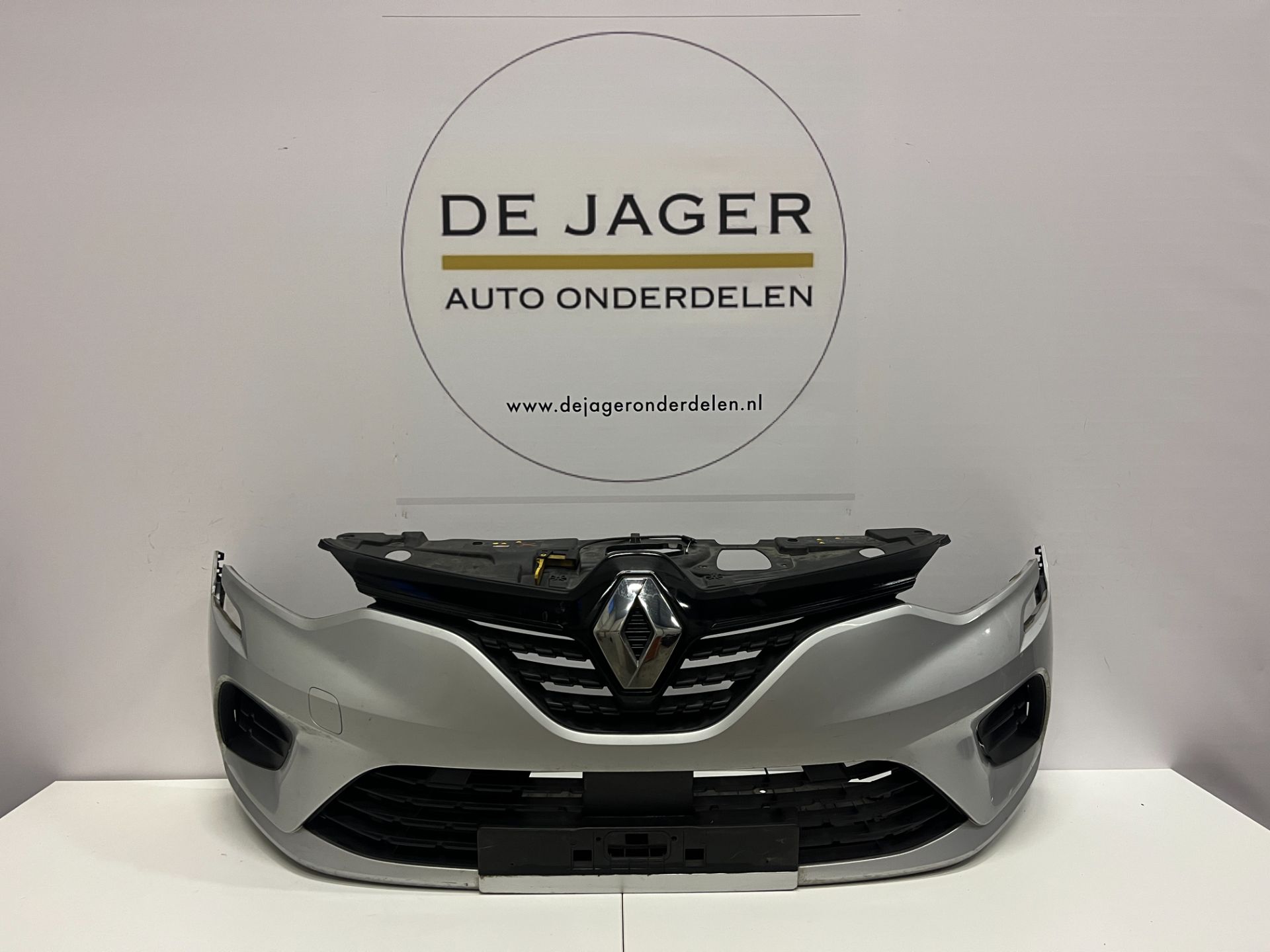 RENAULT CLIO 5 V VOORBUMPER BUMPER COMPLEET 2019- 620228351R