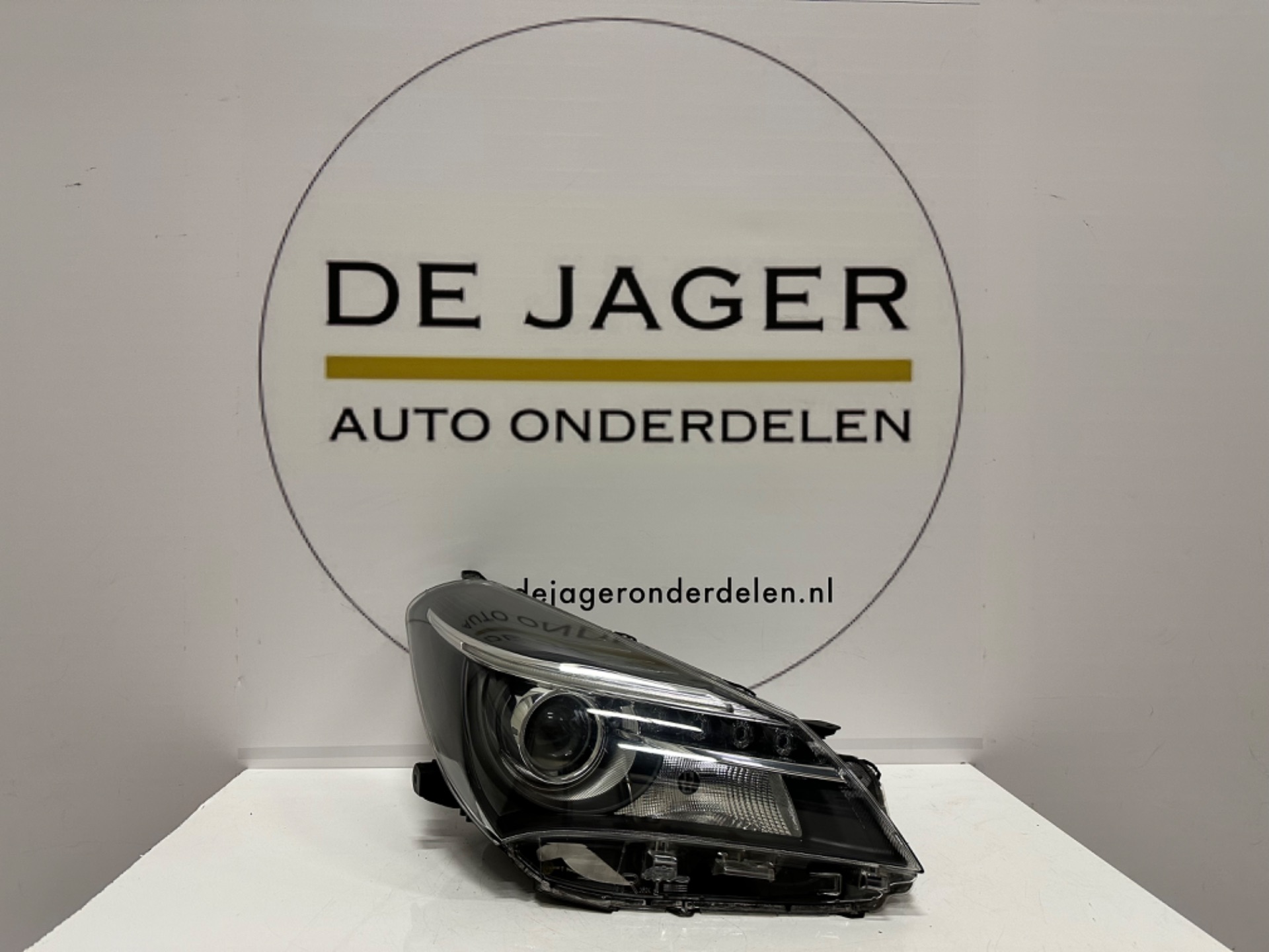TOYOTA YARIS III FACELIFT HYBIRD SCHEINWERFER HALOGEN H7 LED