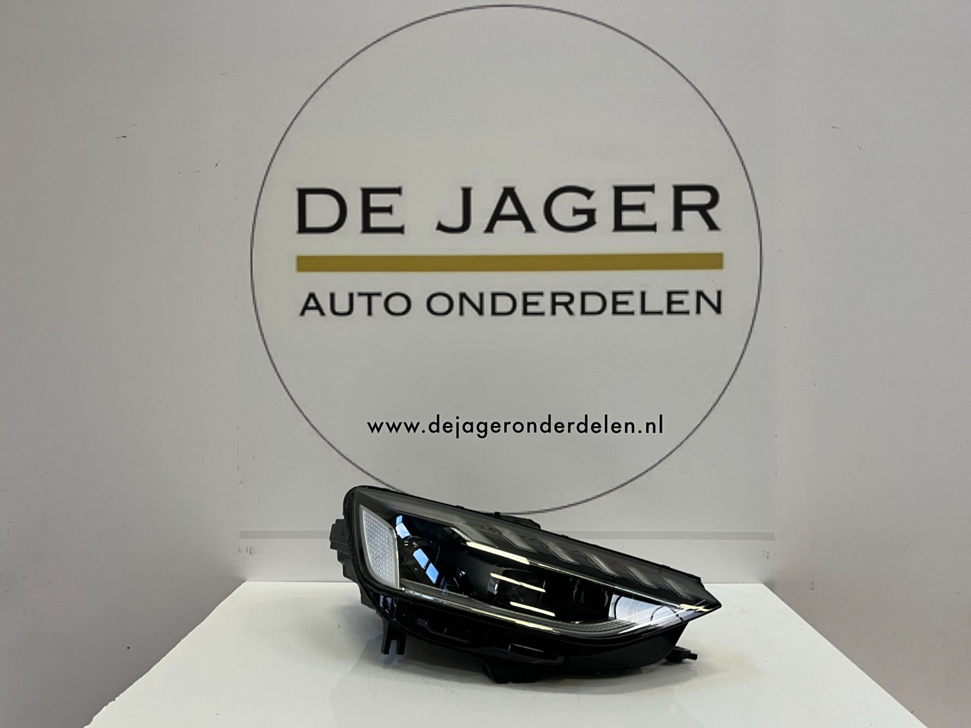 AUDI A4 B9 FACELIFT KOPLAMP RECHTS MATRIX LED 8W0941036E
