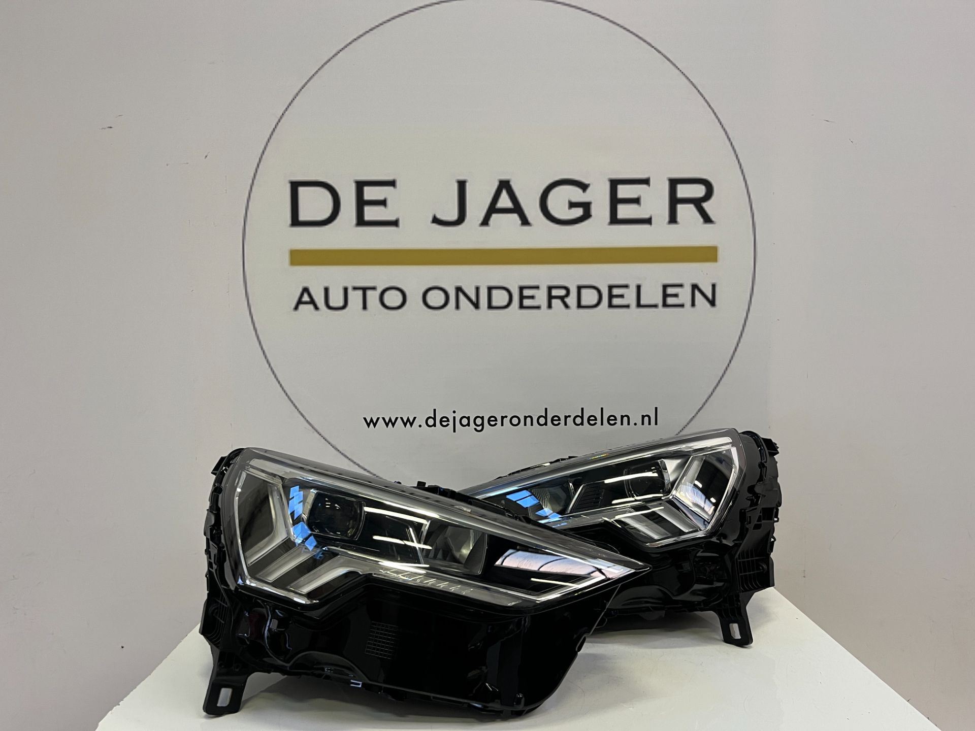 AUDI Q3 SQ3 F3 83A VOL LED KOPLAMPEN SET 83A941034 83A941033