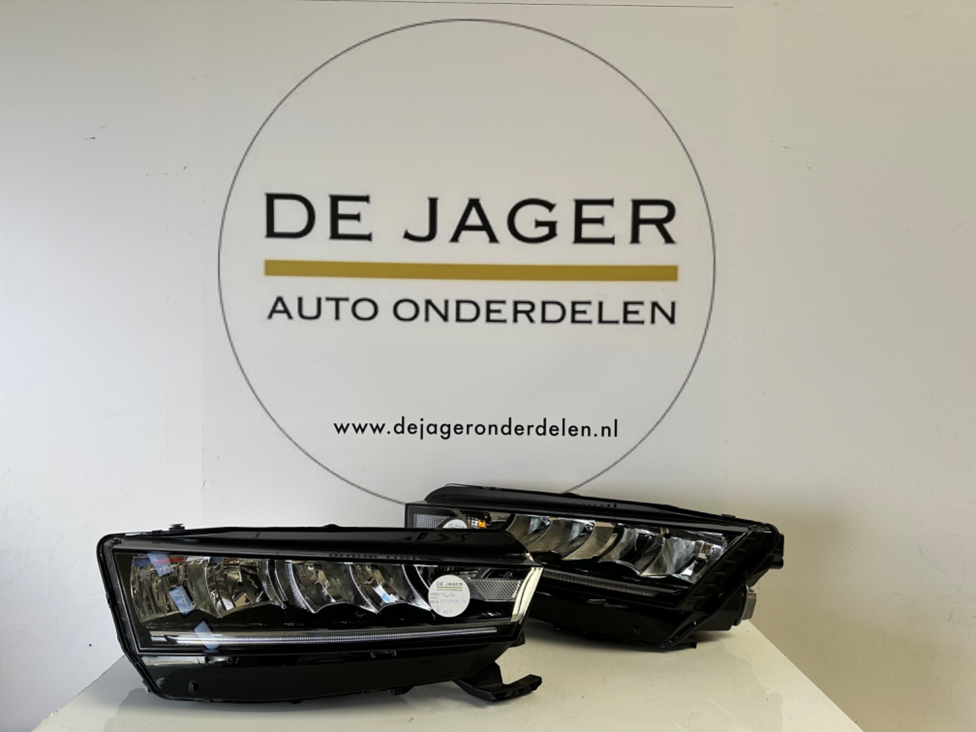 SKODA OCTAVIA IV 4 SET SCHEINWERFER LED LINKS/RECHTS
