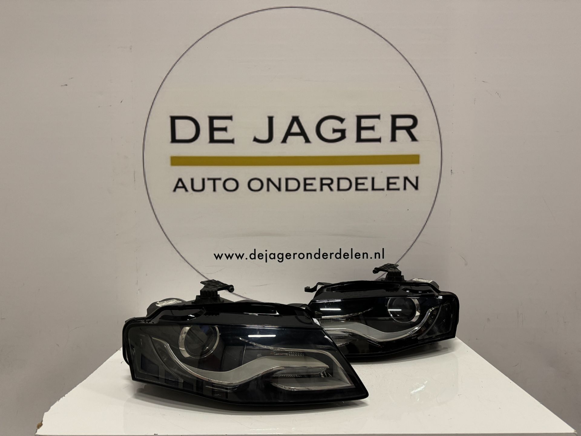 AUDI A4 B8 XENON LED HEADLIGHT RIGHT 8K0941004C 2008-