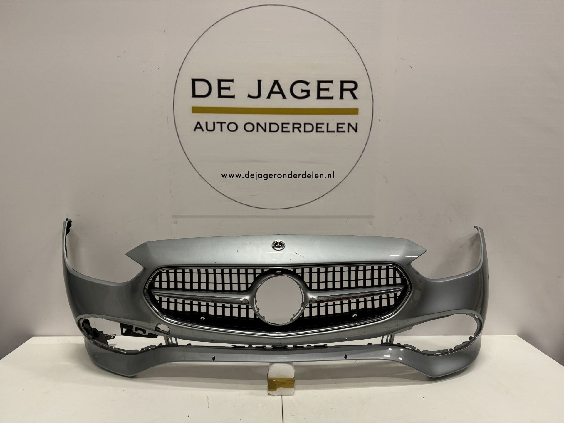 MERCEDES W206 C KLASSE VOORBUMPER BUMPER GRIL A2068853105