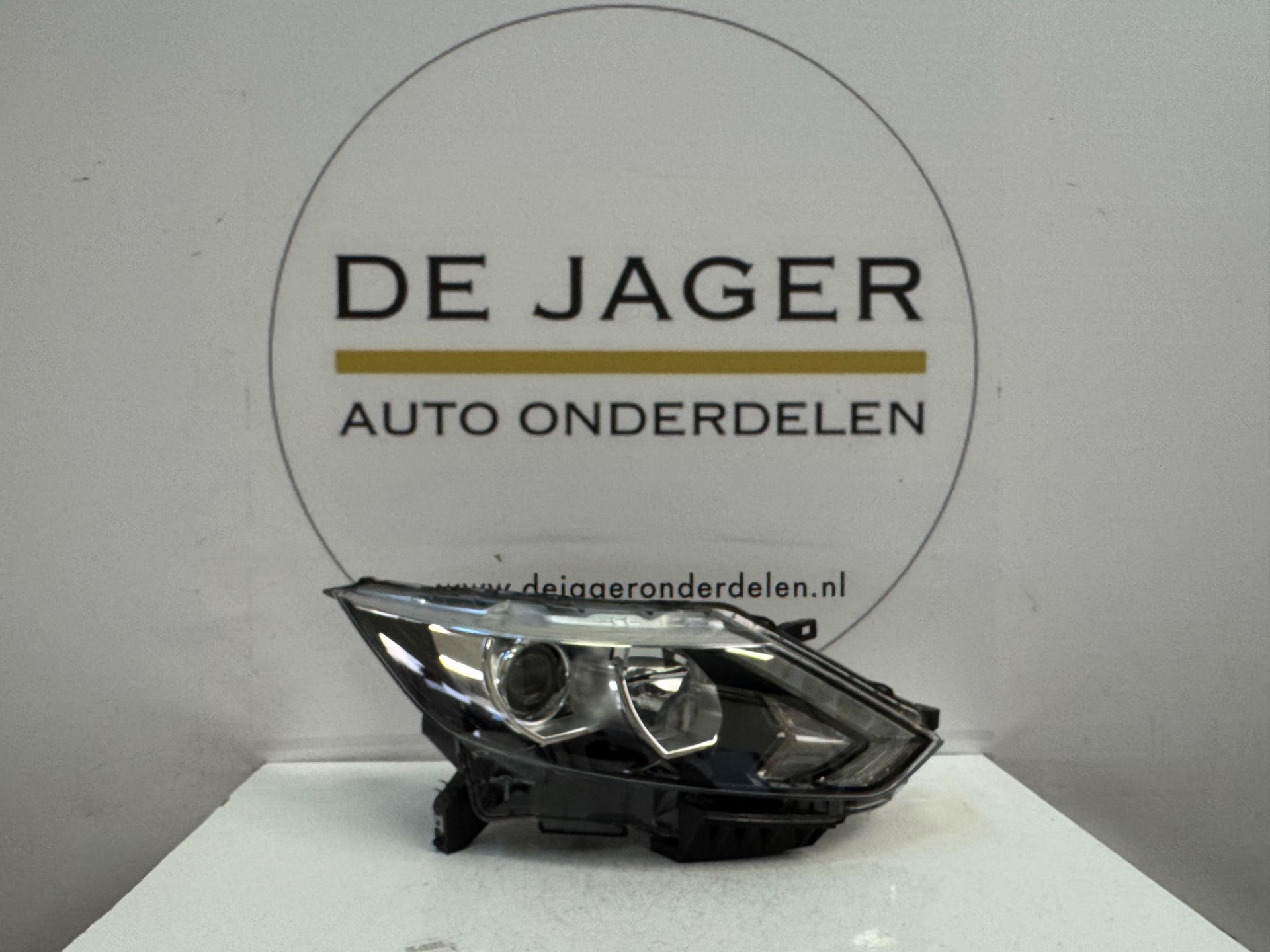 NISSAN QASHQAI J11 KOPLAMP  LED RECHTS 100-18013