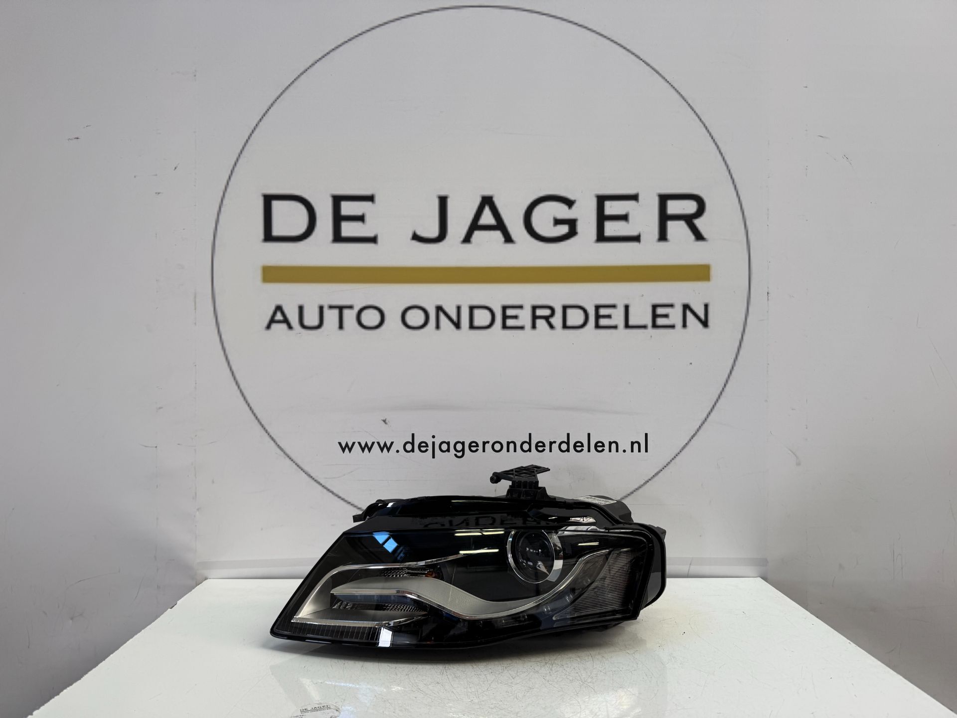 AUDI A4 B8 XENON LED HEADLIGHT LEFT 8K0941003C 2008-