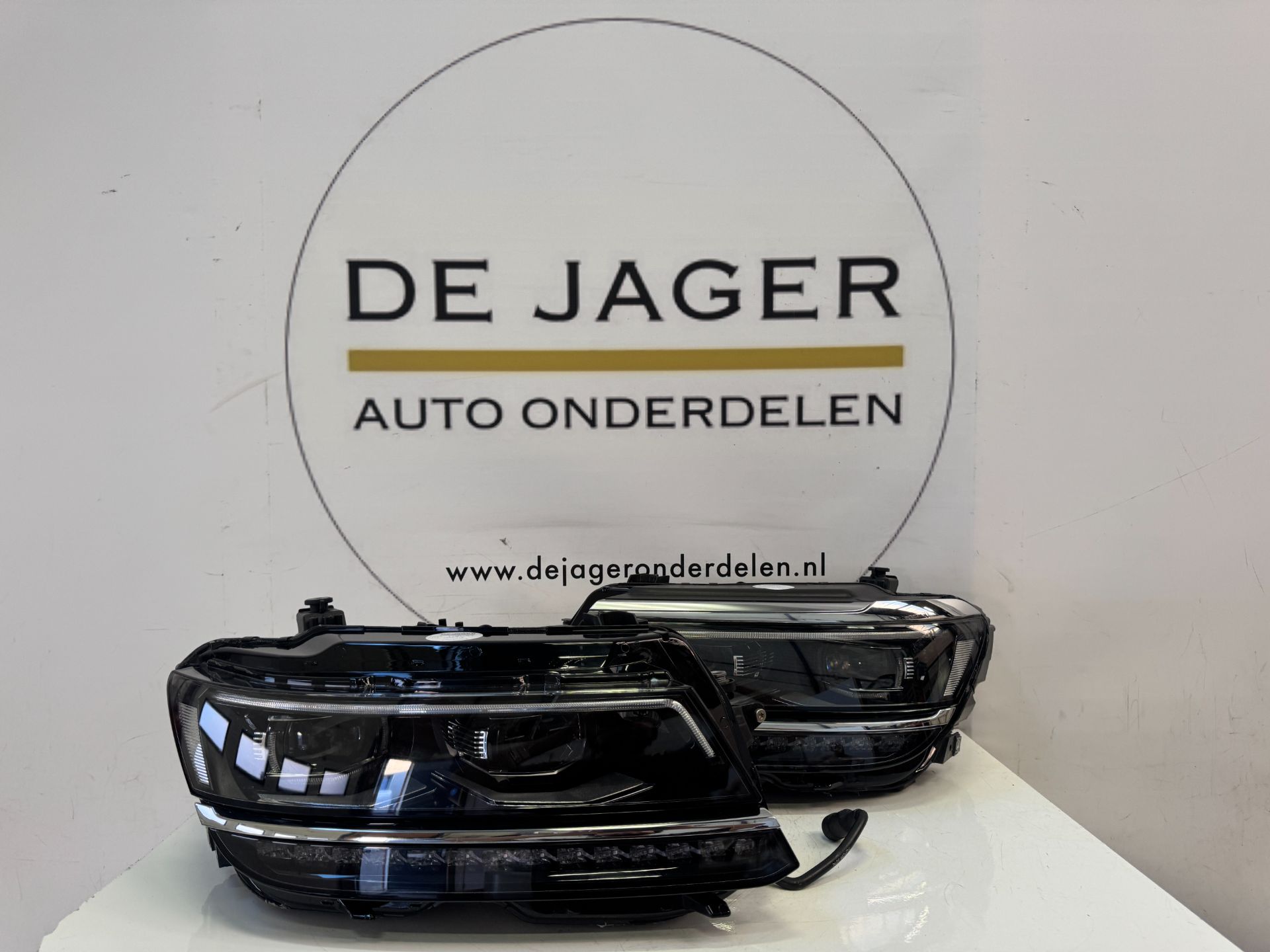 VW TIGUAN 5NA 5NB LED HEADLIGHTS SET 5NB941081A 5NB941082A